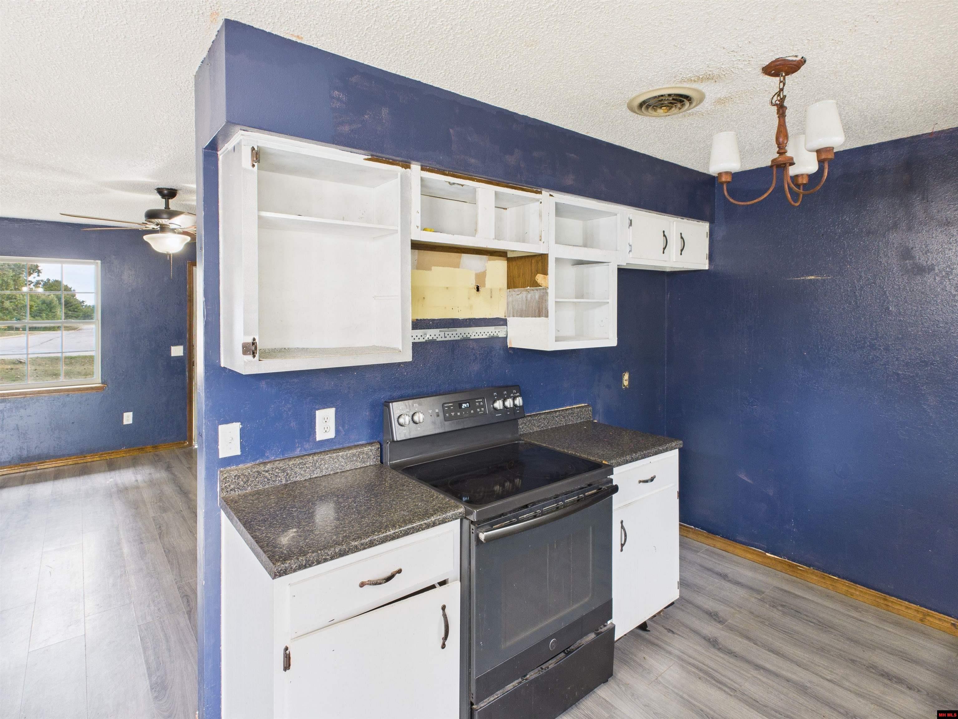 404 LAKESHORE ROAD Bull Shoals, AR