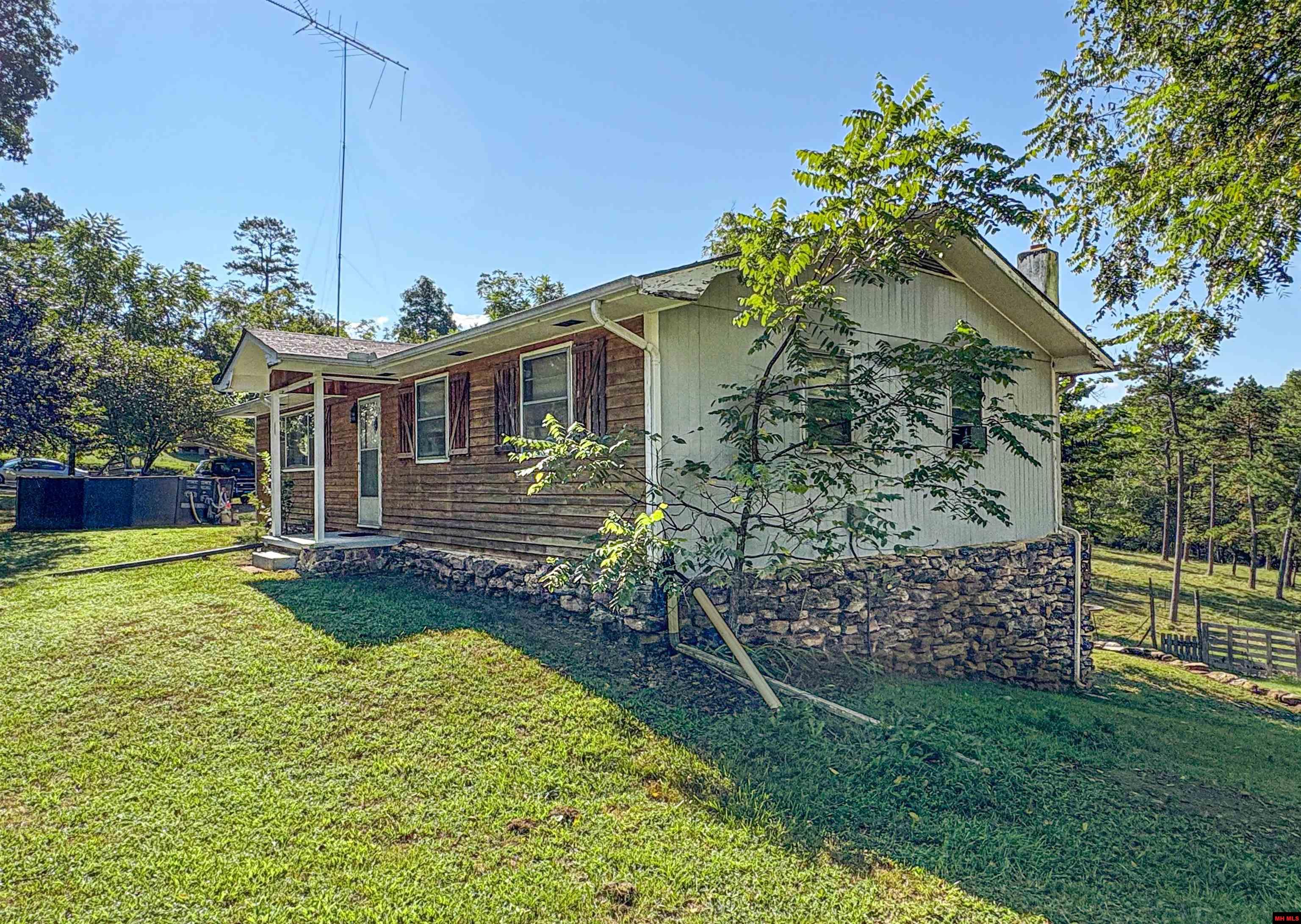 33 EWE LANE Yellville, AR 72687