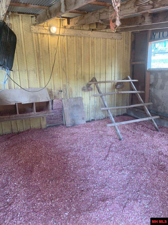 33 EWE LANE Yellville, AR 72687