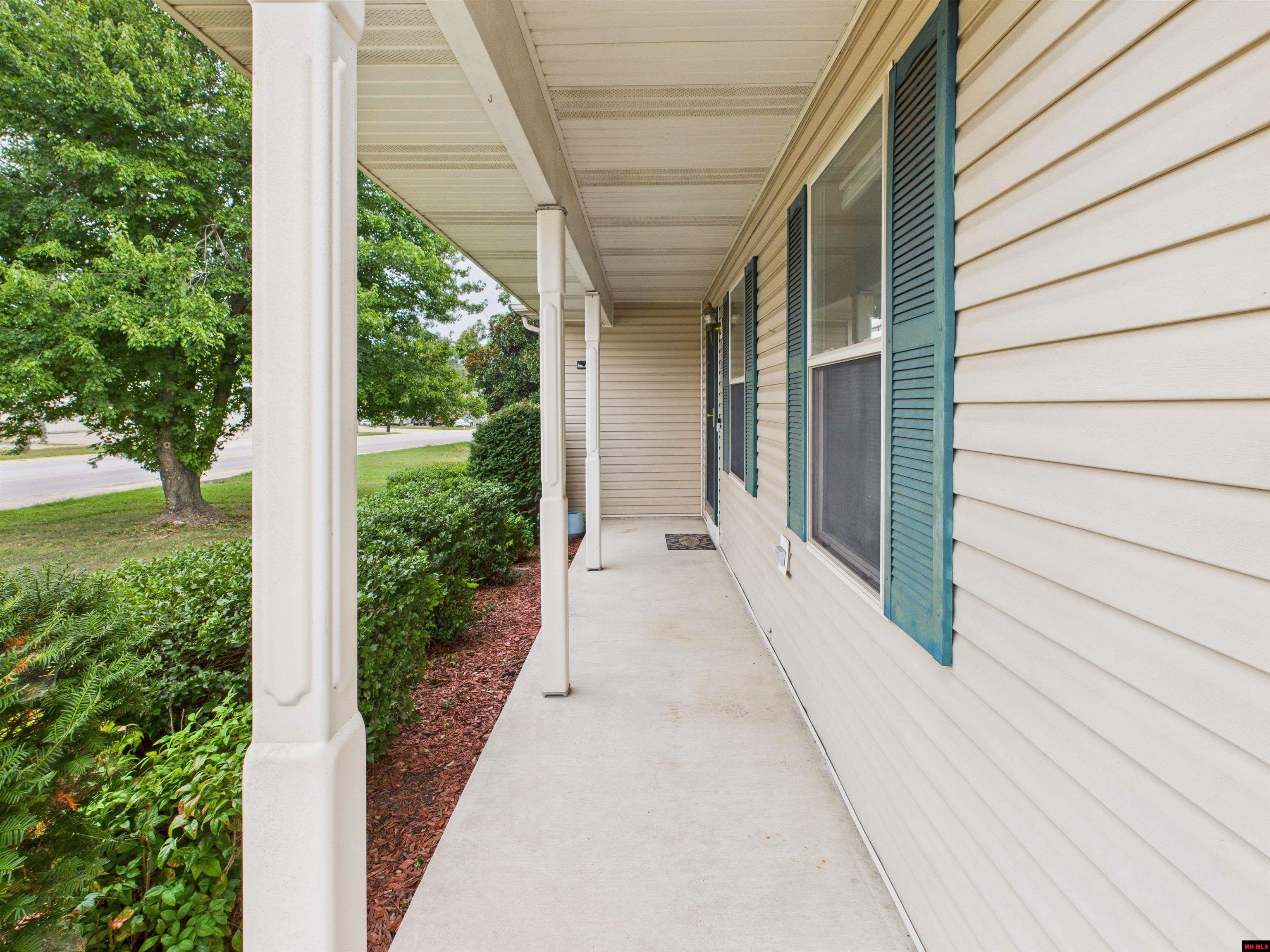 313 BOMBER BOULEVARD Mountain Home, AR 72653