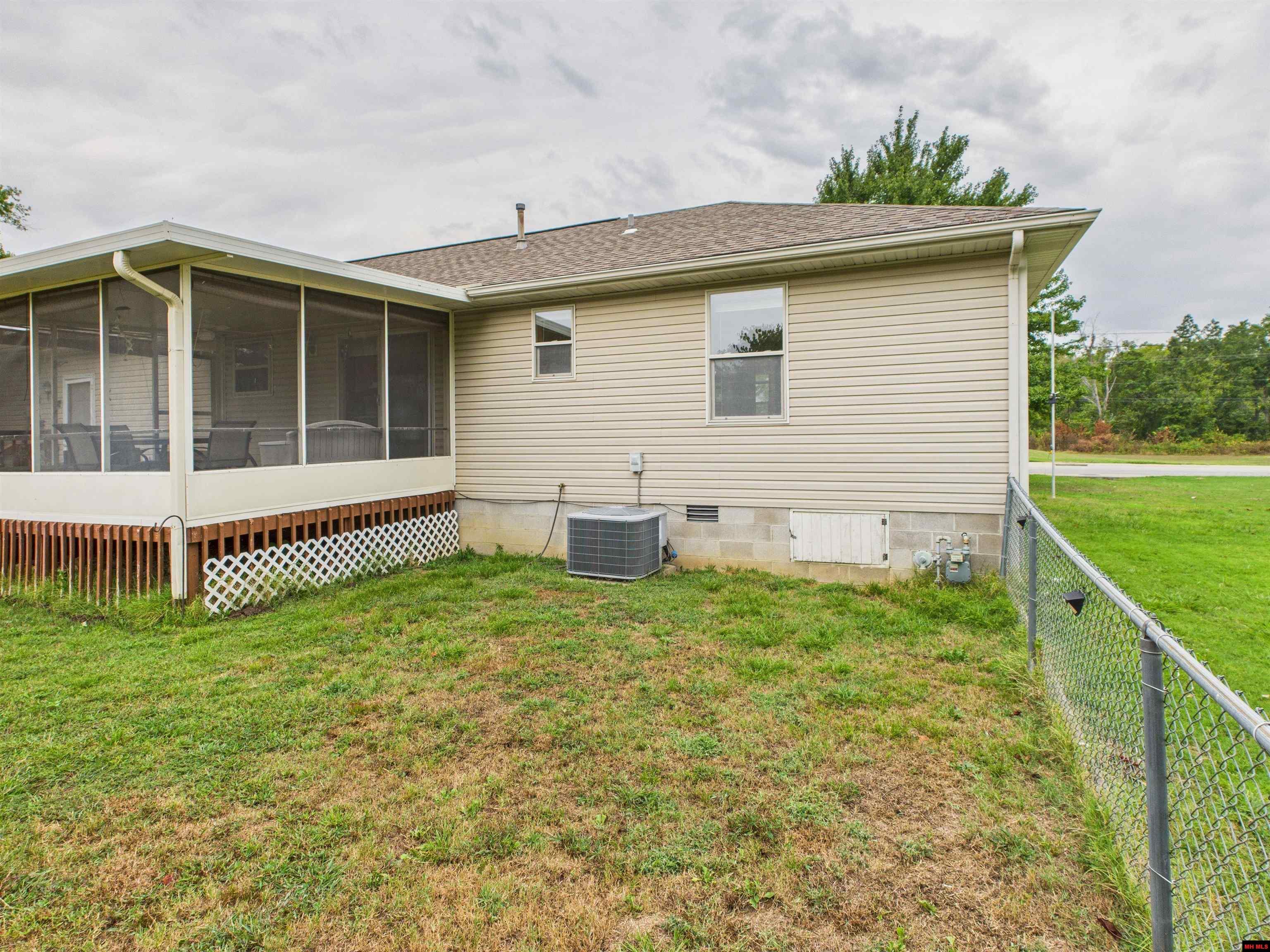 313 BOMBER BOULEVARD Mountain Home, AR 72653