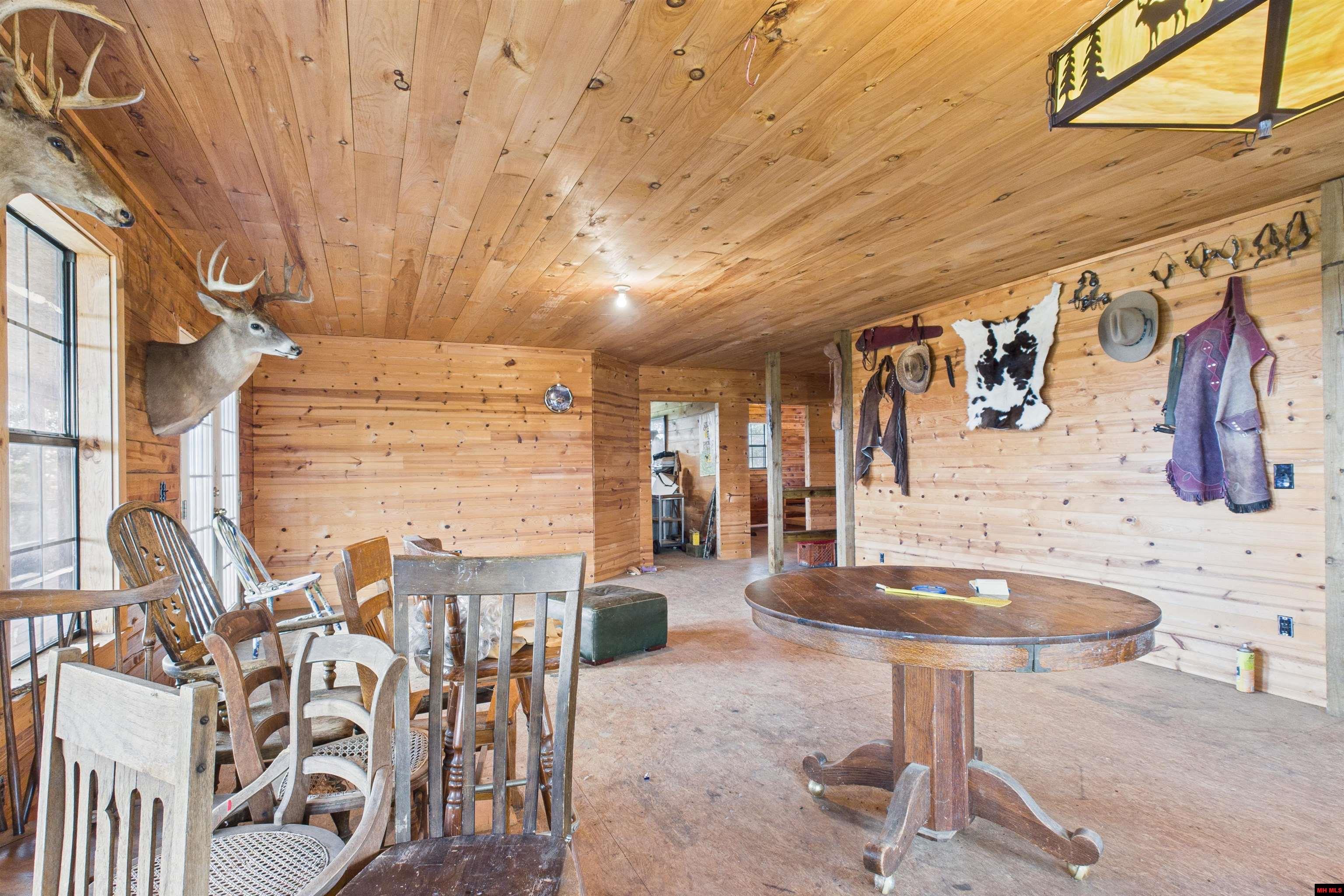 1246 STATE HWY EE Bakersfield, AR 65609