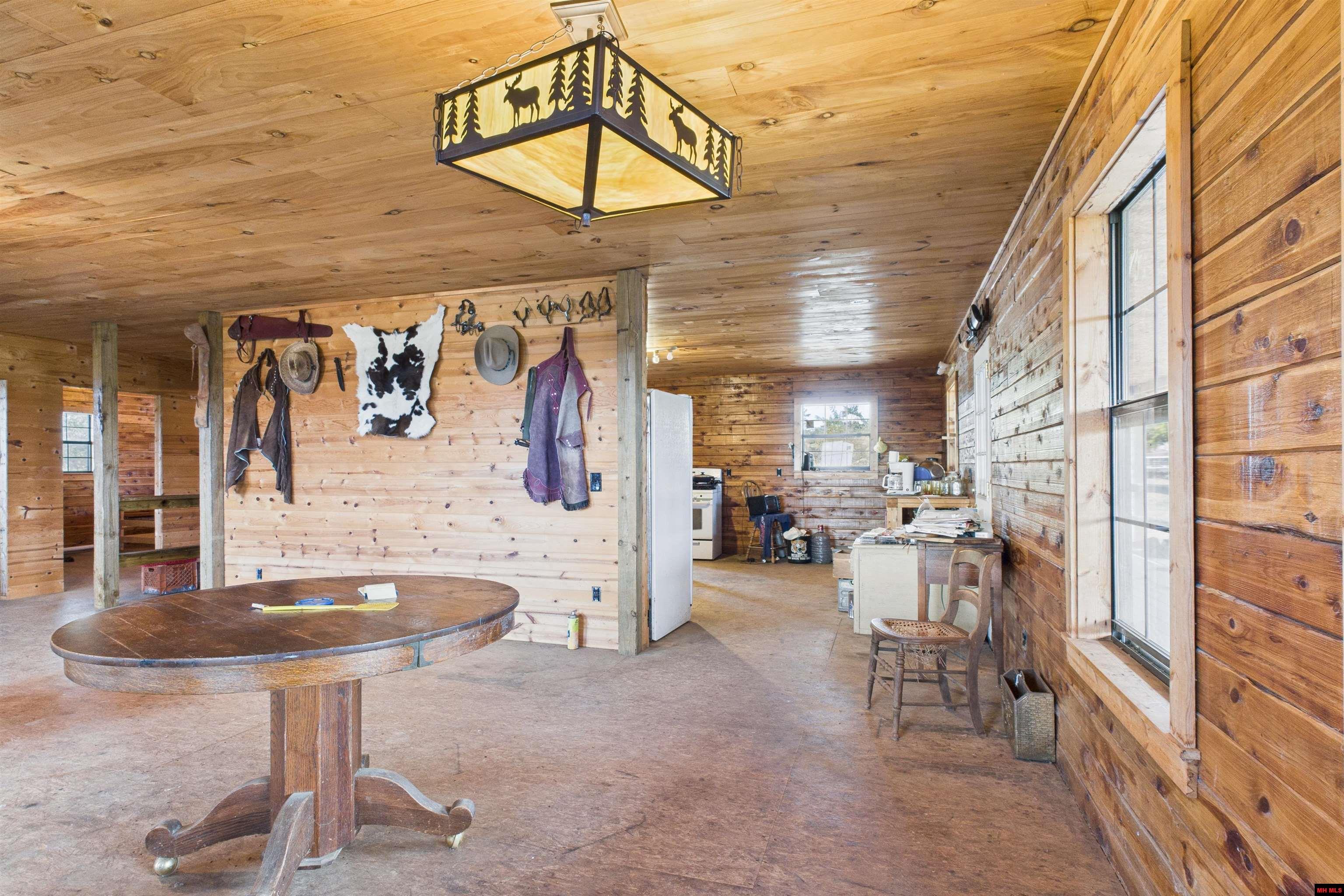 1246 STATE HWY EE Bakersfield, AR 65609