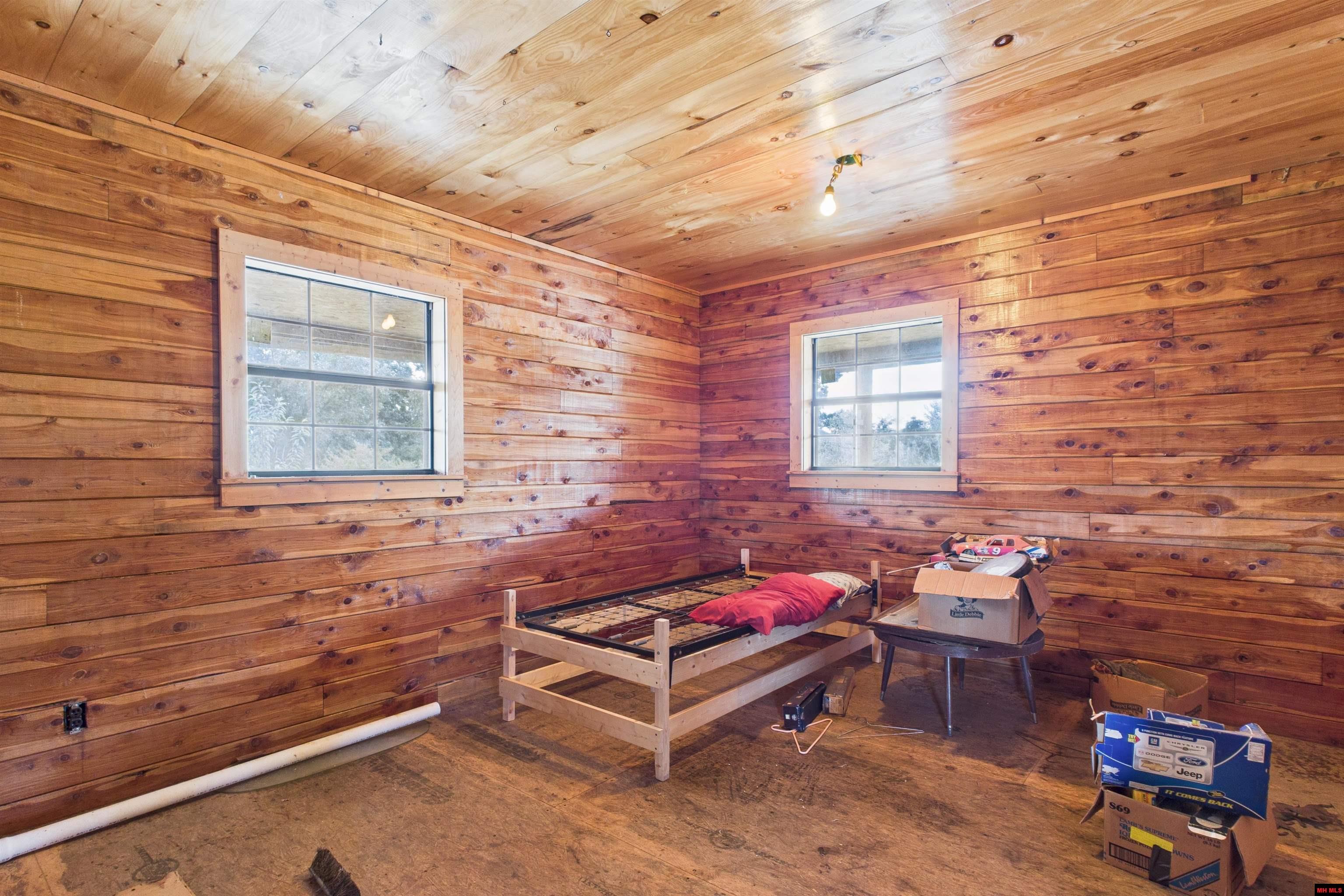 1246 STATE HWY EE Bakersfield, AR 65609