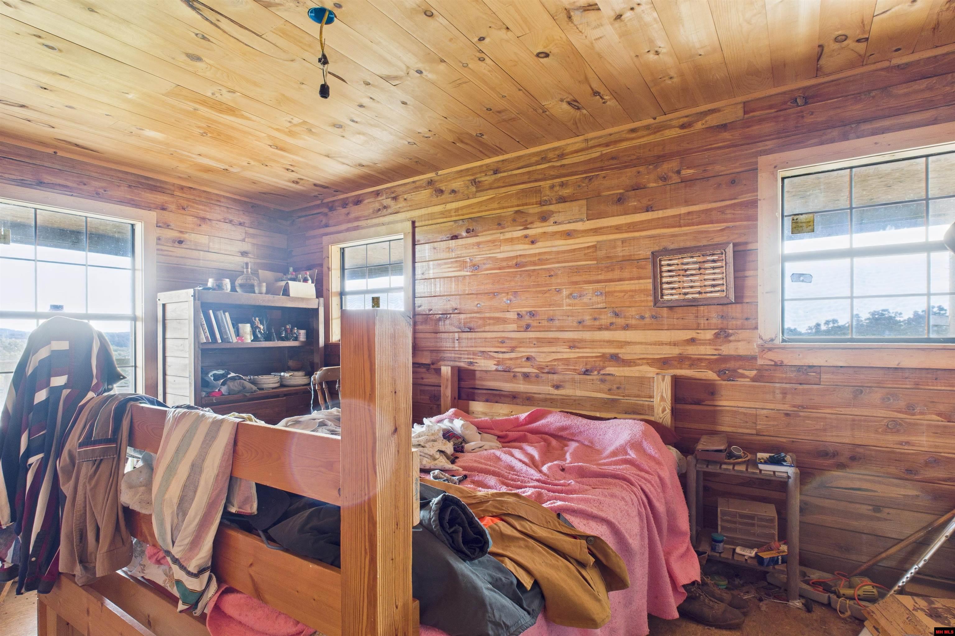 1246 STATE HWY EE Bakersfield, AR 65609