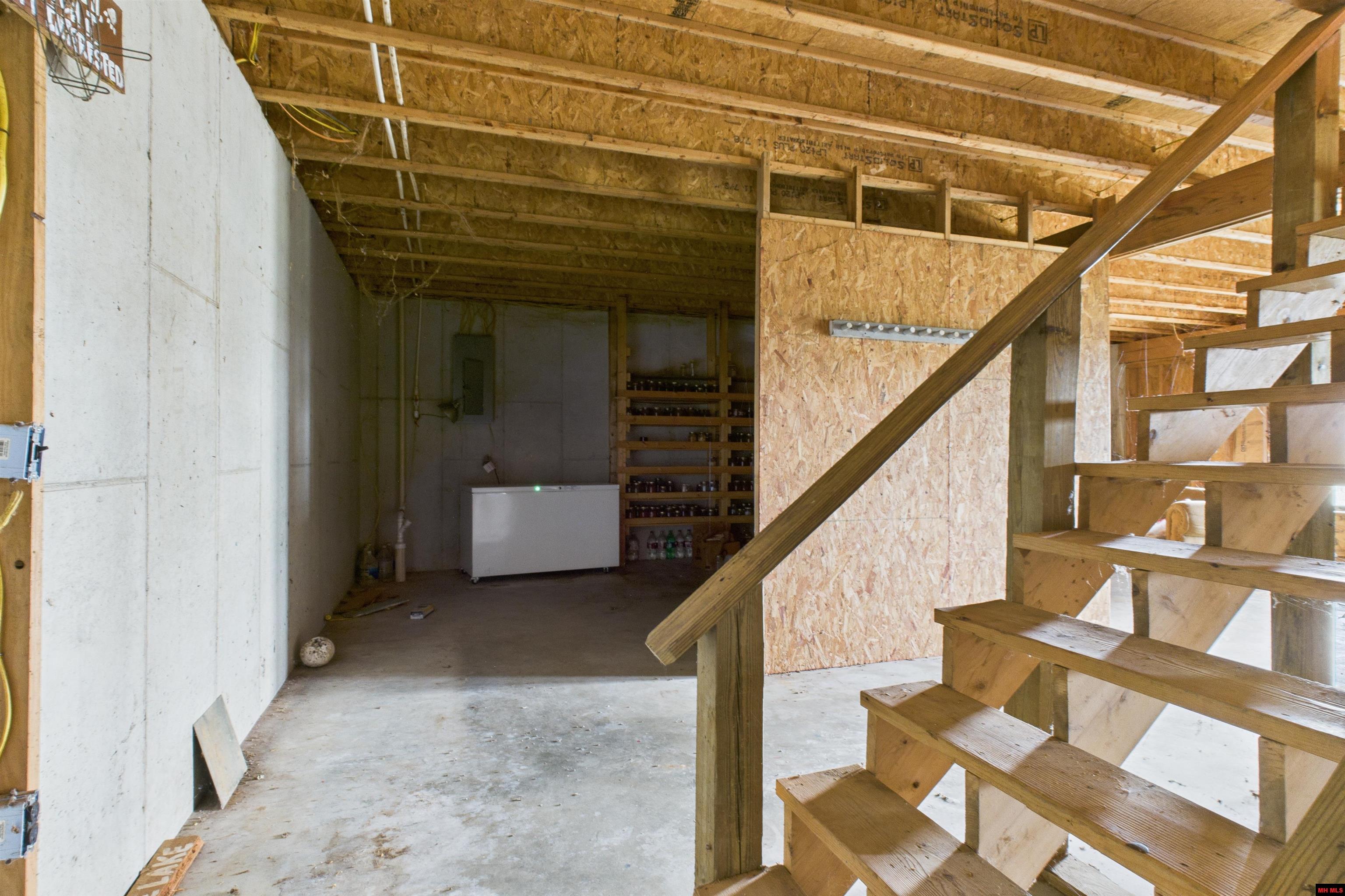 1246 STATE HWY EE Bakersfield, AR 65609