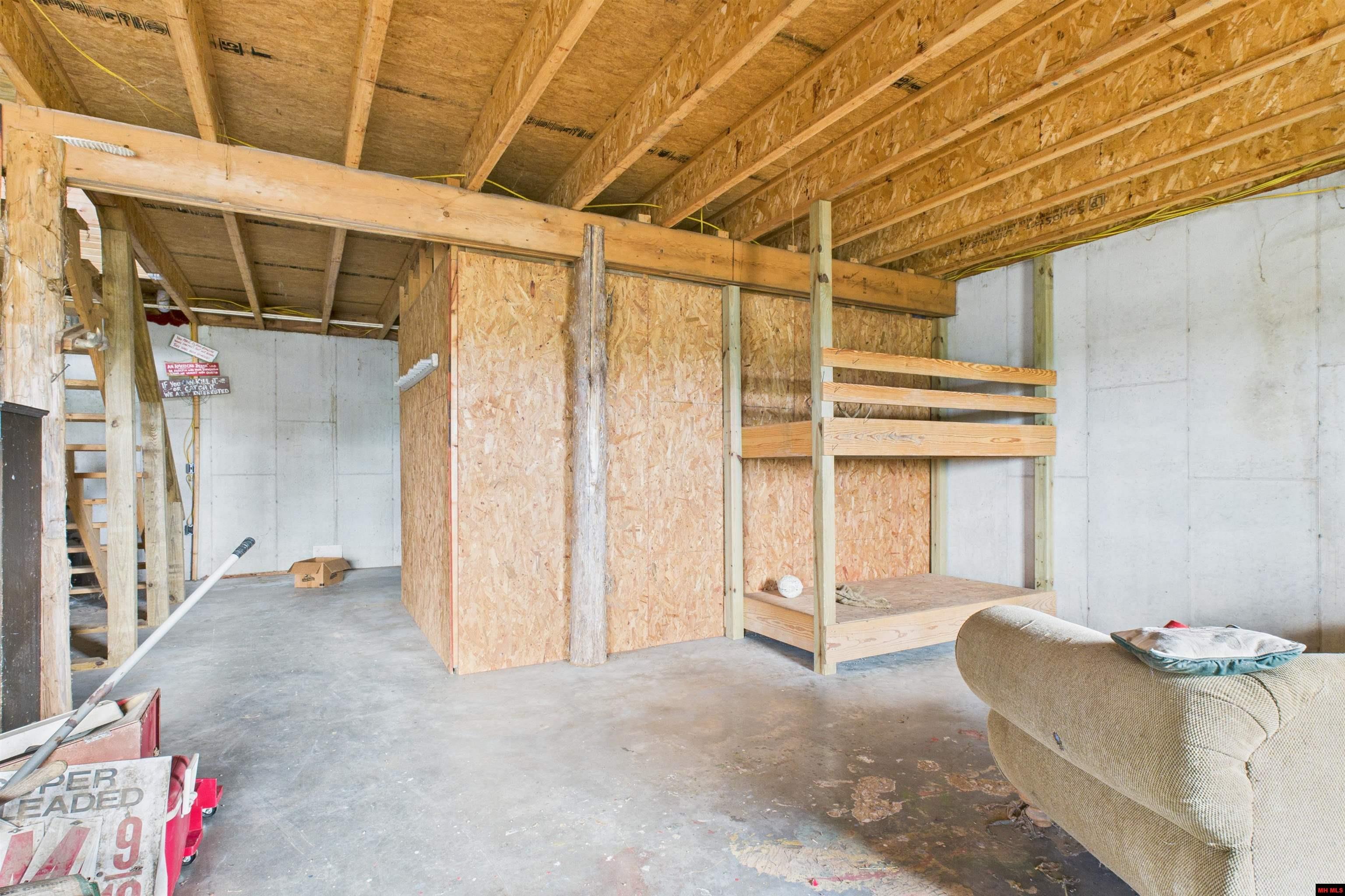 1246 STATE HWY EE Bakersfield, AR 65609