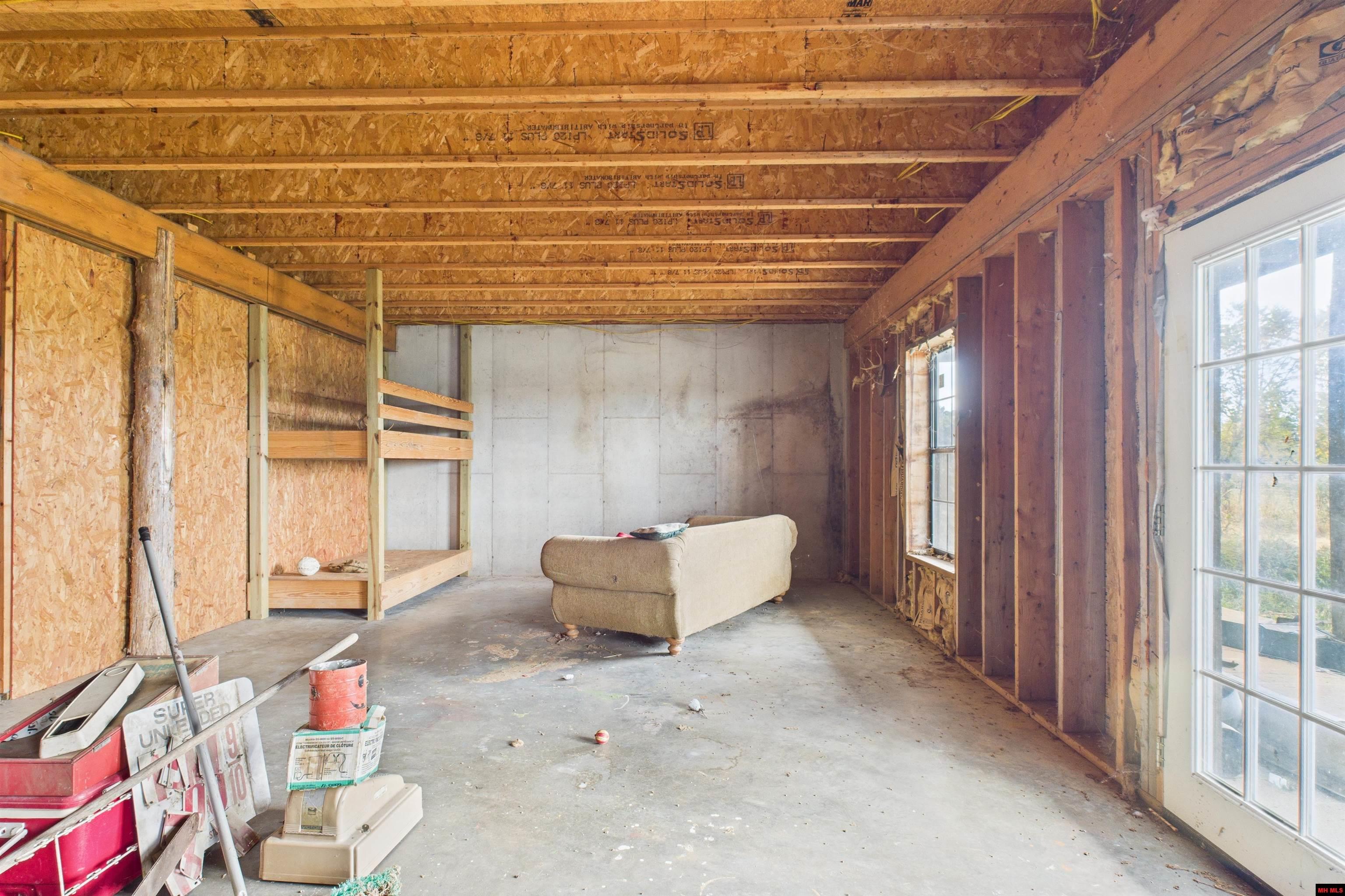 1246 STATE HWY EE Bakersfield, AR 65609