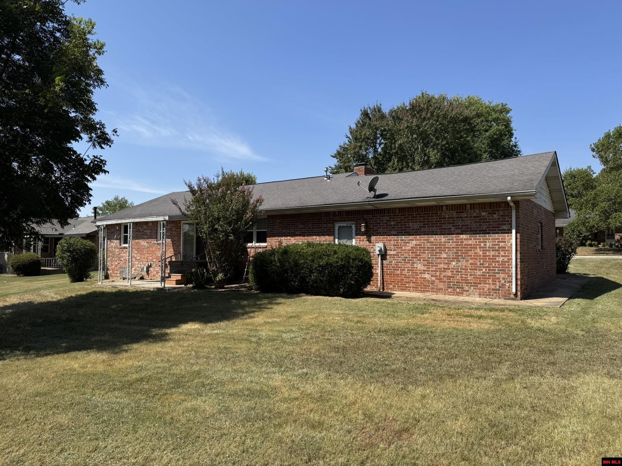 1513 BERRY LANE Mountain Home, AR 72653