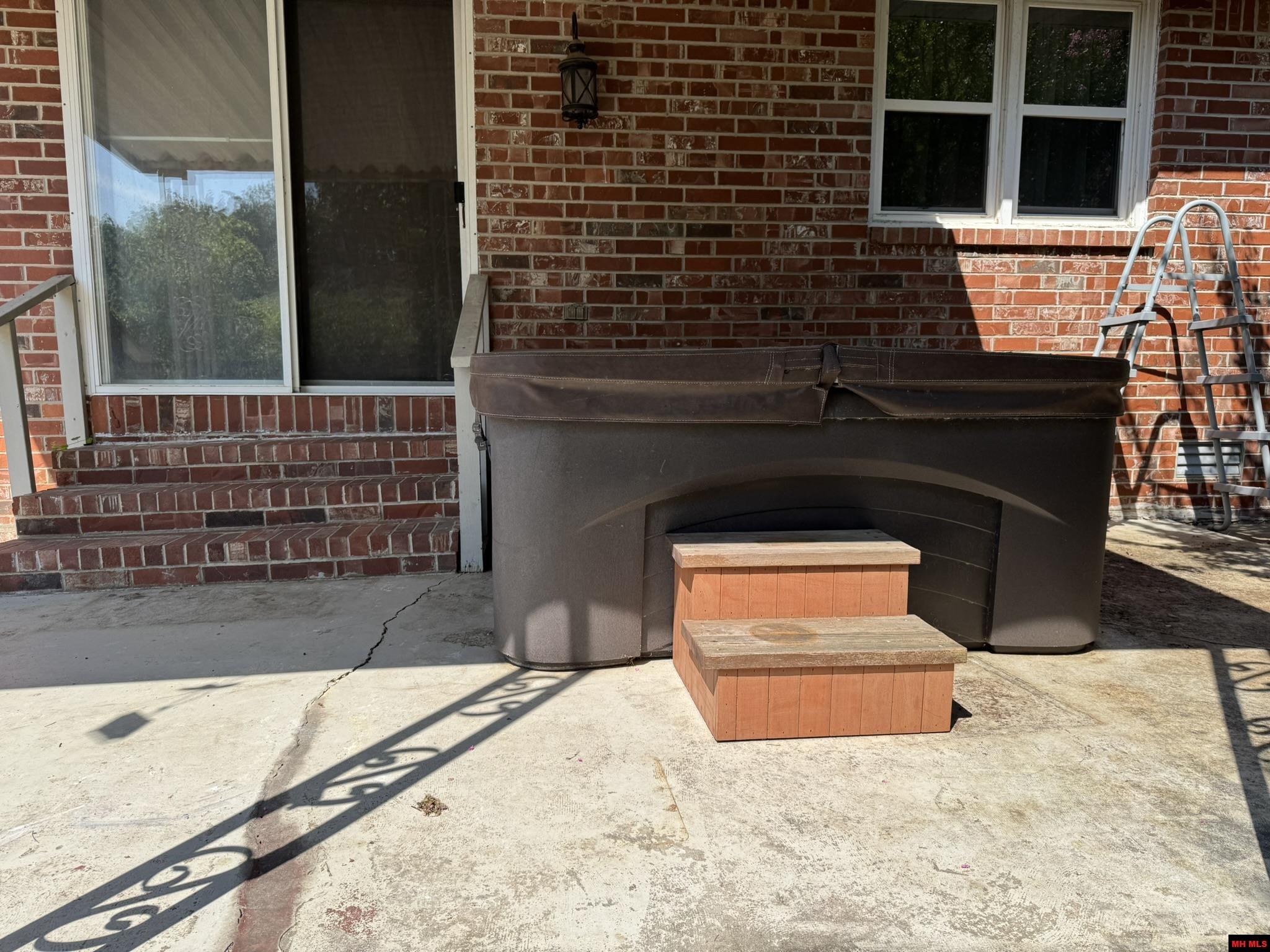 1513 BERRY LANE Mountain Home, AR 72653