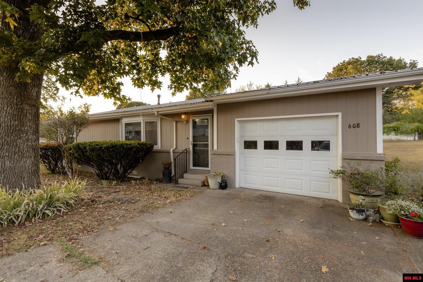 608 OAK STREET Gassville, AR 72635