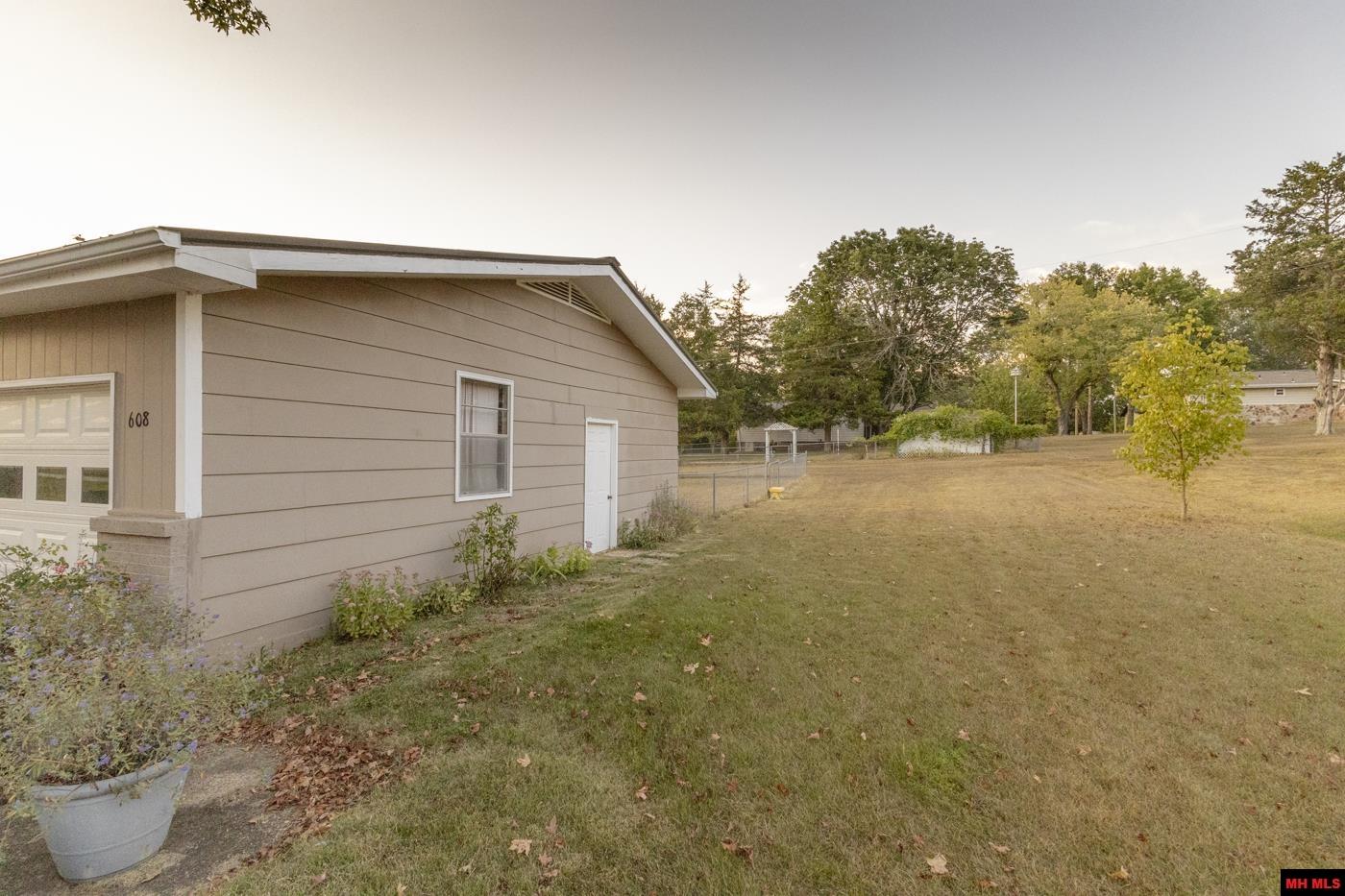 608 OAK STREET Gassville, AR 72635