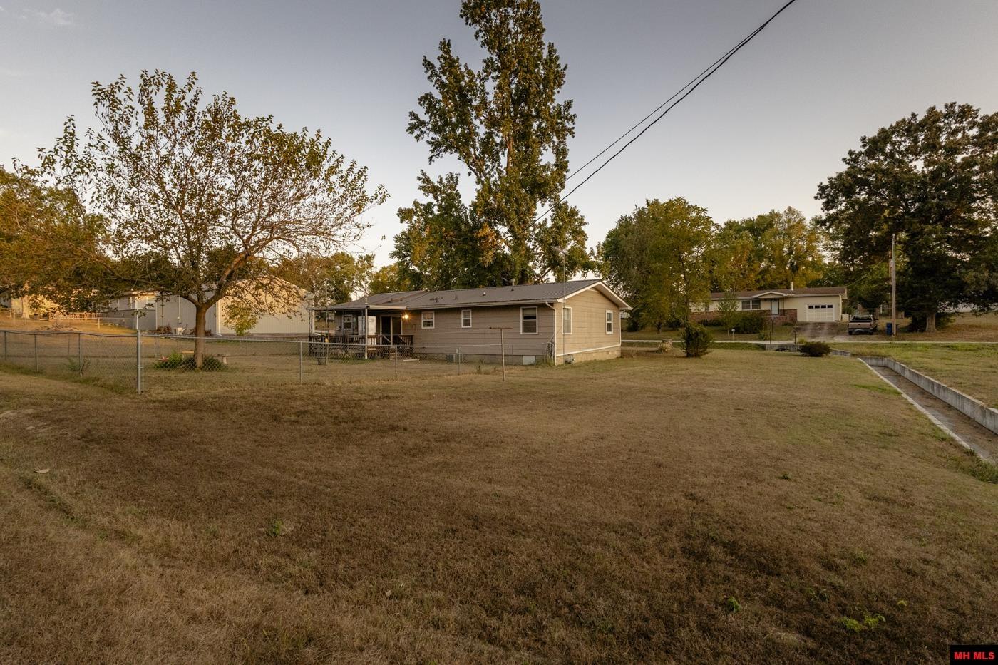 608 OAK STREET Gassville, AR 72635
