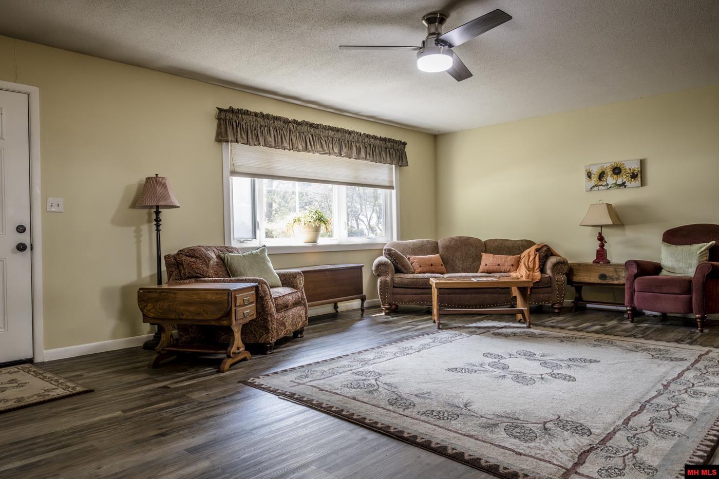 608 OAK STREET Gassville, AR 72635