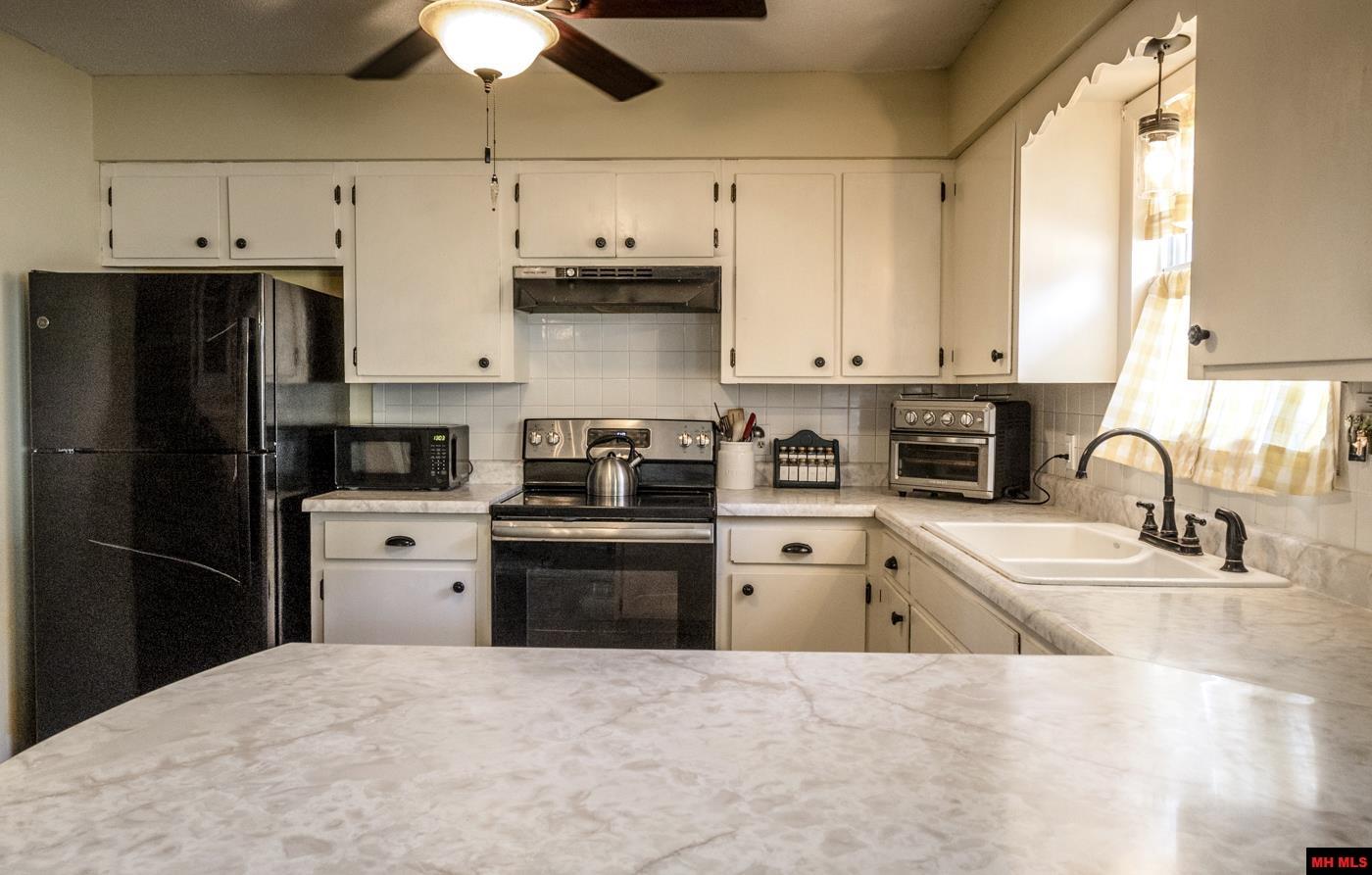 608 OAK STREET Gassville, AR 72635