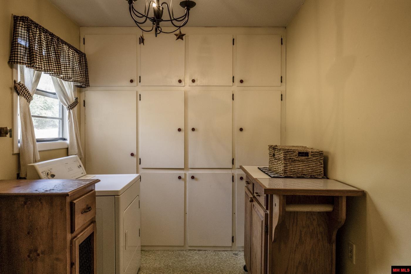 608 OAK STREET Gassville, AR 72635