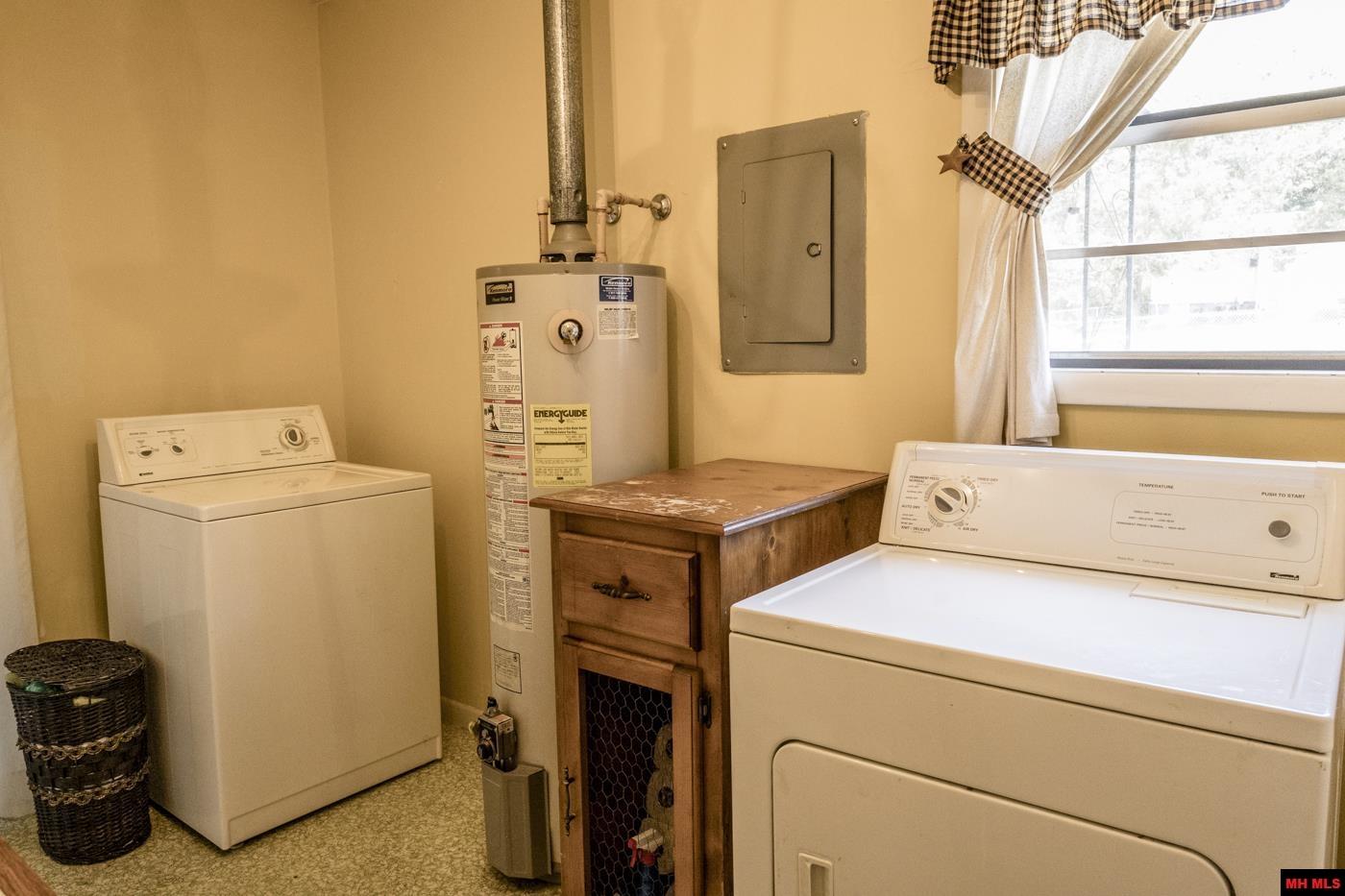 608 OAK STREET Gassville, AR 72635