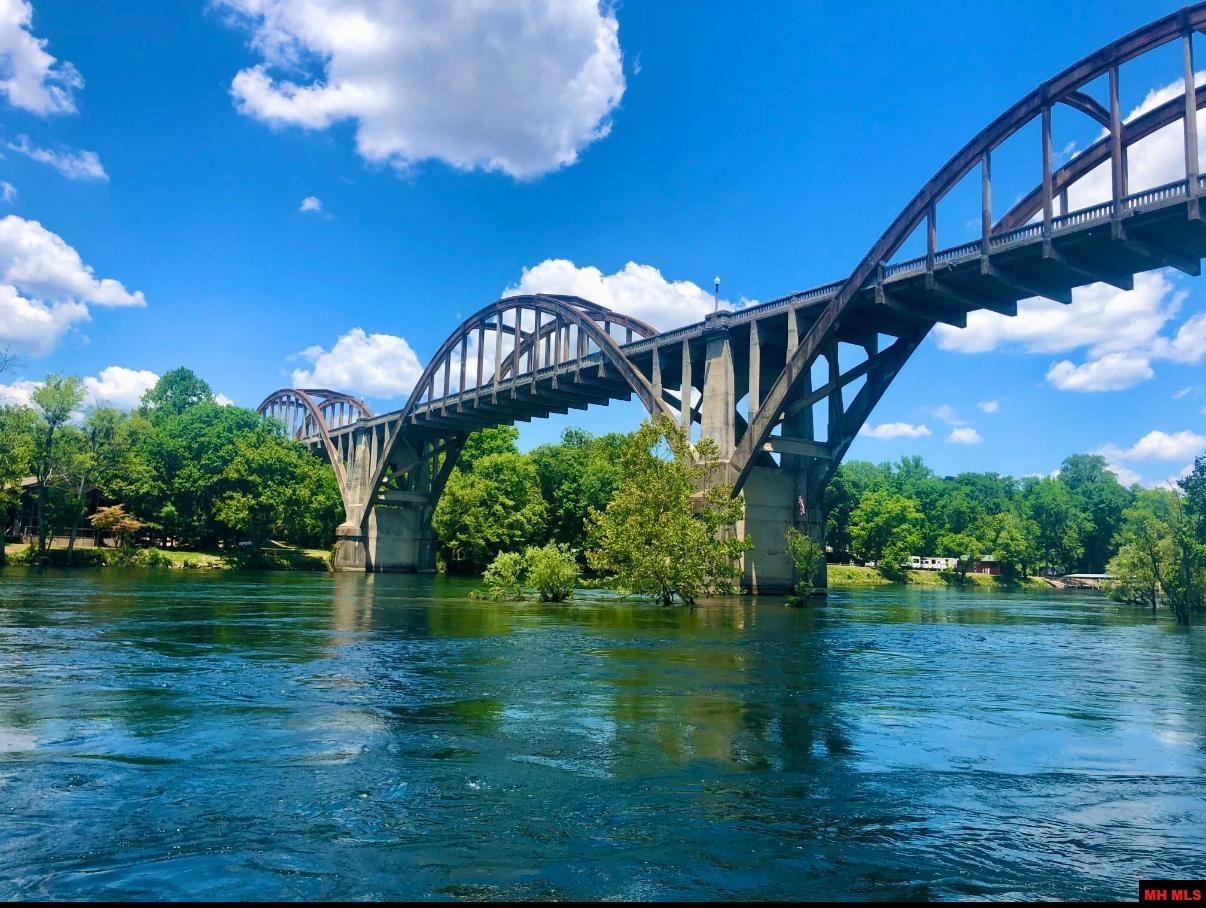 116 N SECTION LINE DRIVE Cotter, AR 72626