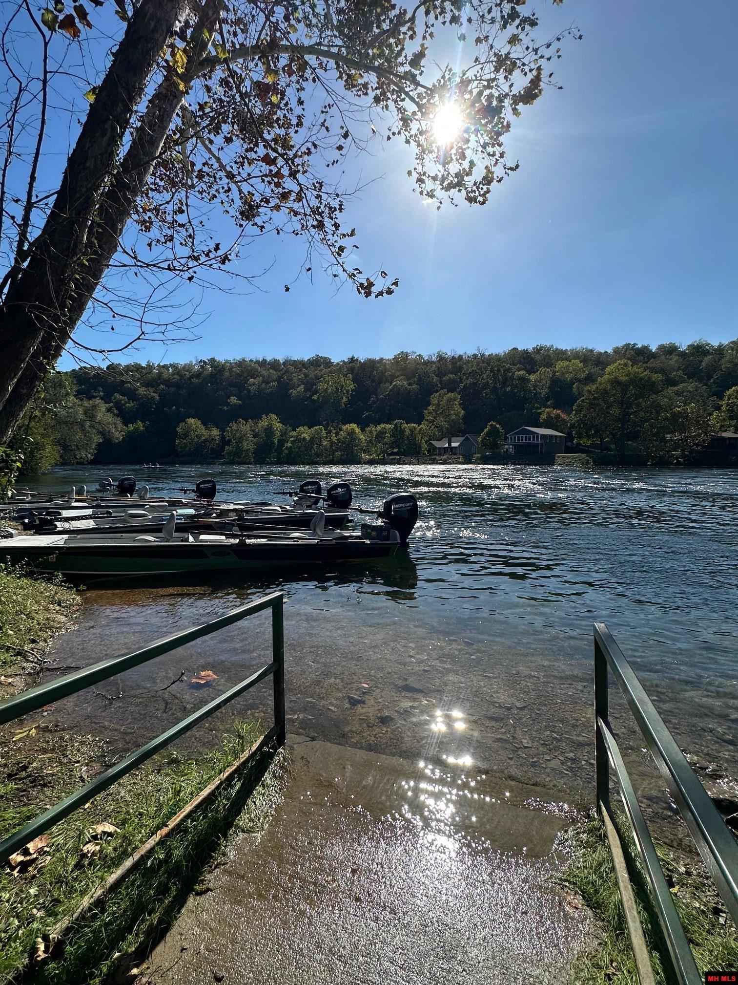 116 N SECTION LINE DRIVE Cotter, AR 72626