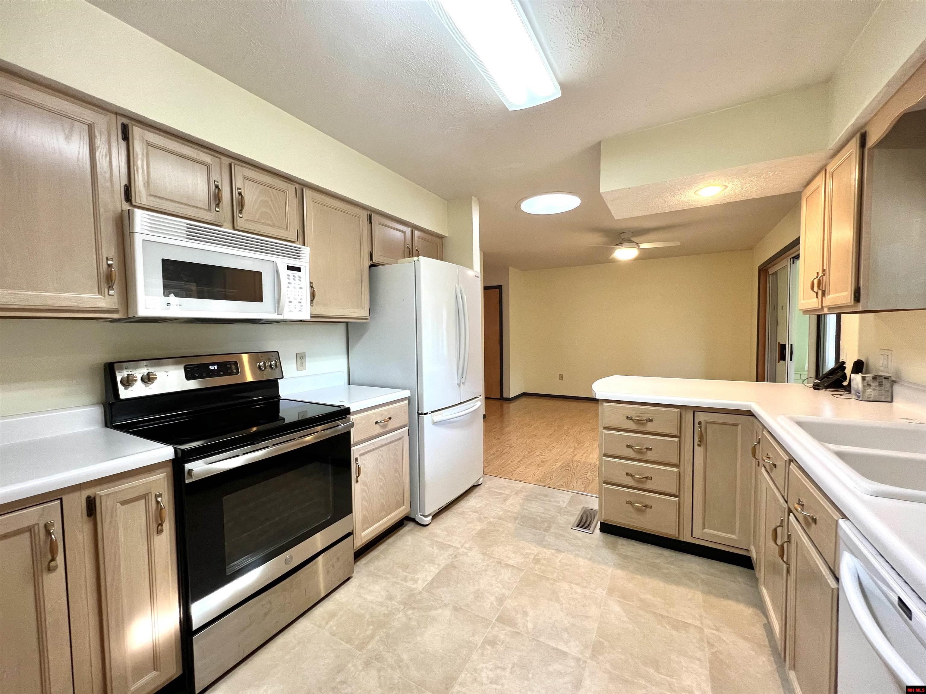 607 CLUB BOULEVARD Mountain Home, AR 72653