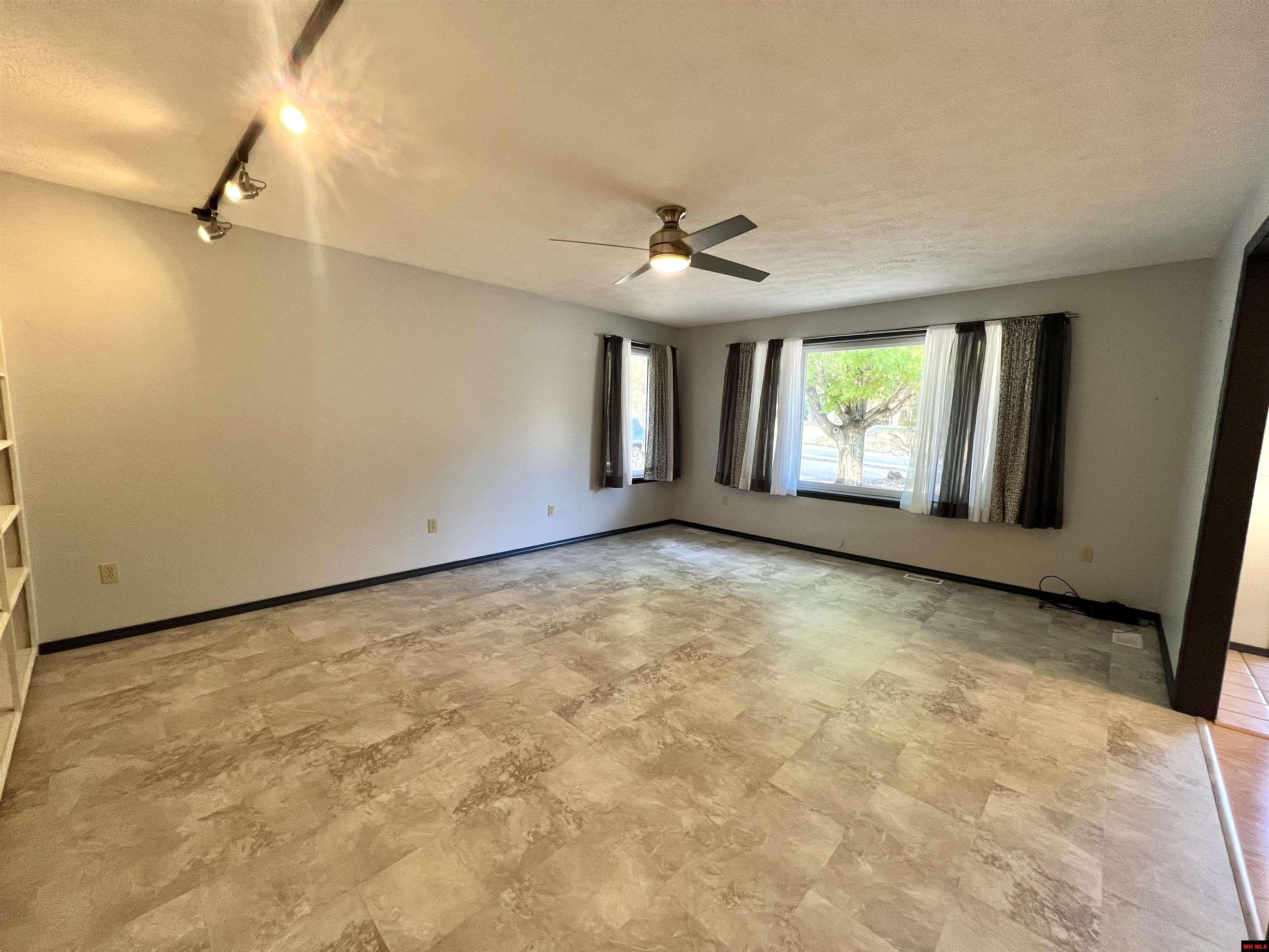 607 CLUB BOULEVARD Mountain Home, AR 72653