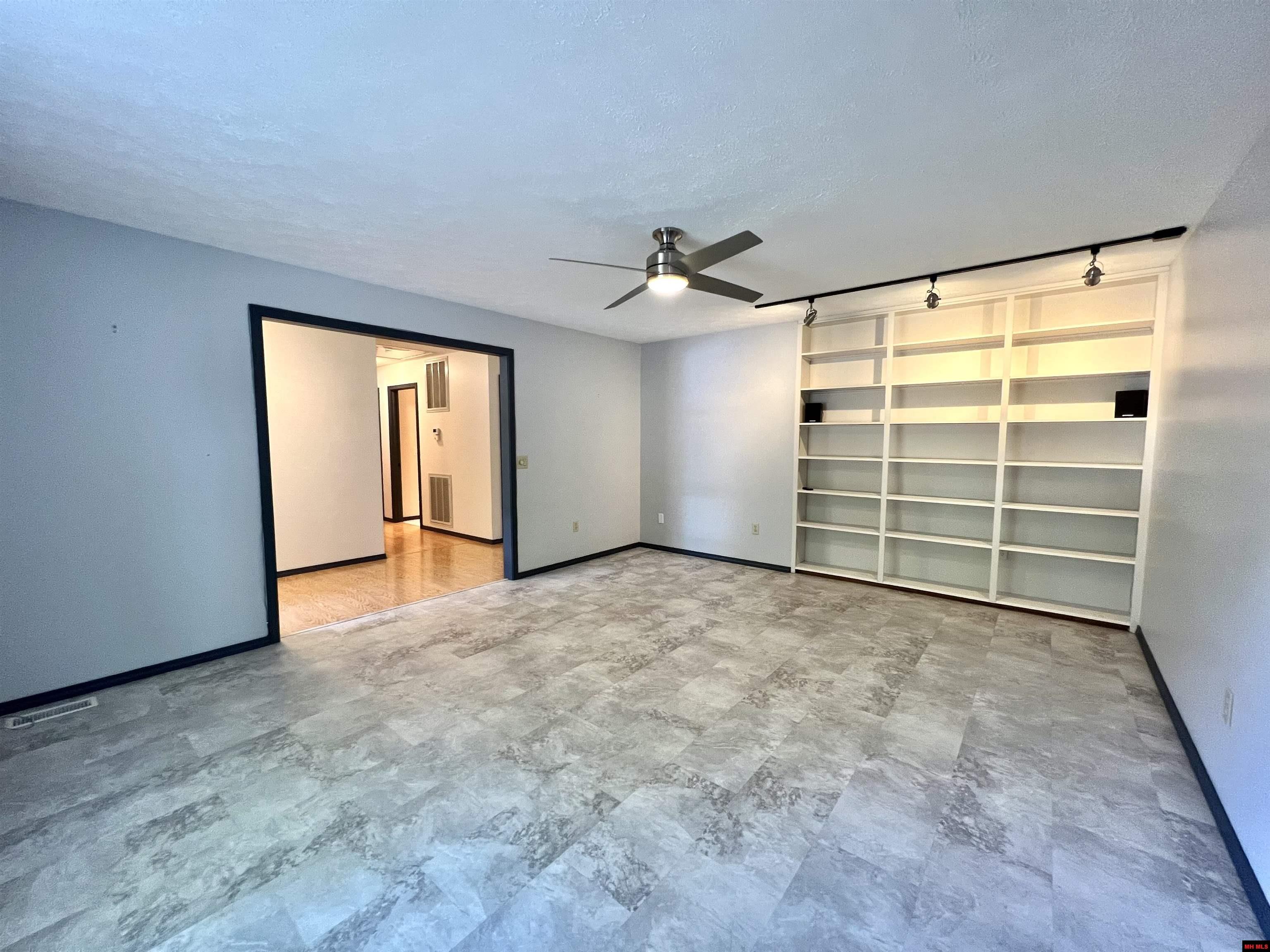 607 CLUB BOULEVARD Mountain Home, AR 72653