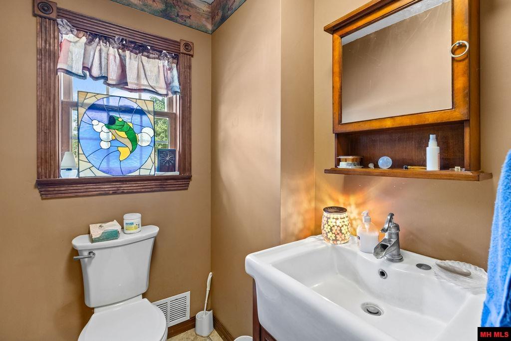 2573 WEST ROAD Mountain Home, AR