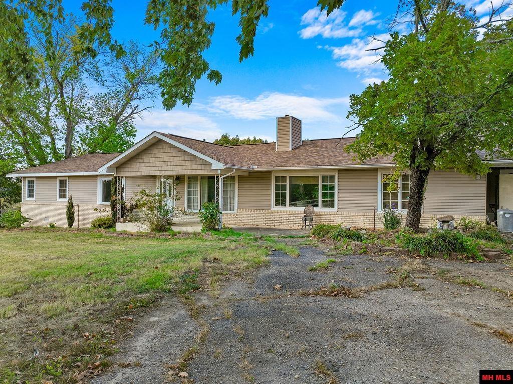2573 WEST ROAD Mountain Home, AR