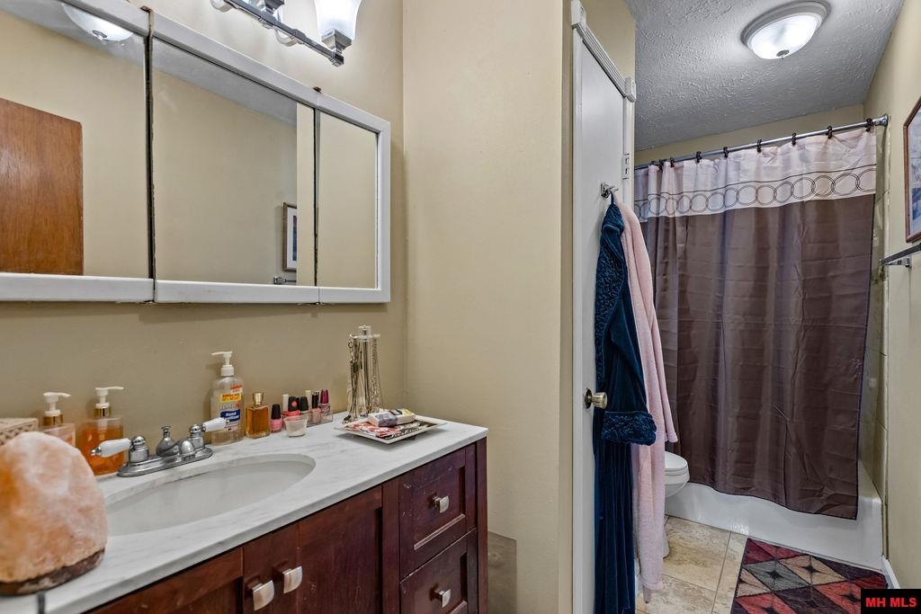 2573 WEST ROAD Mountain Home, AR