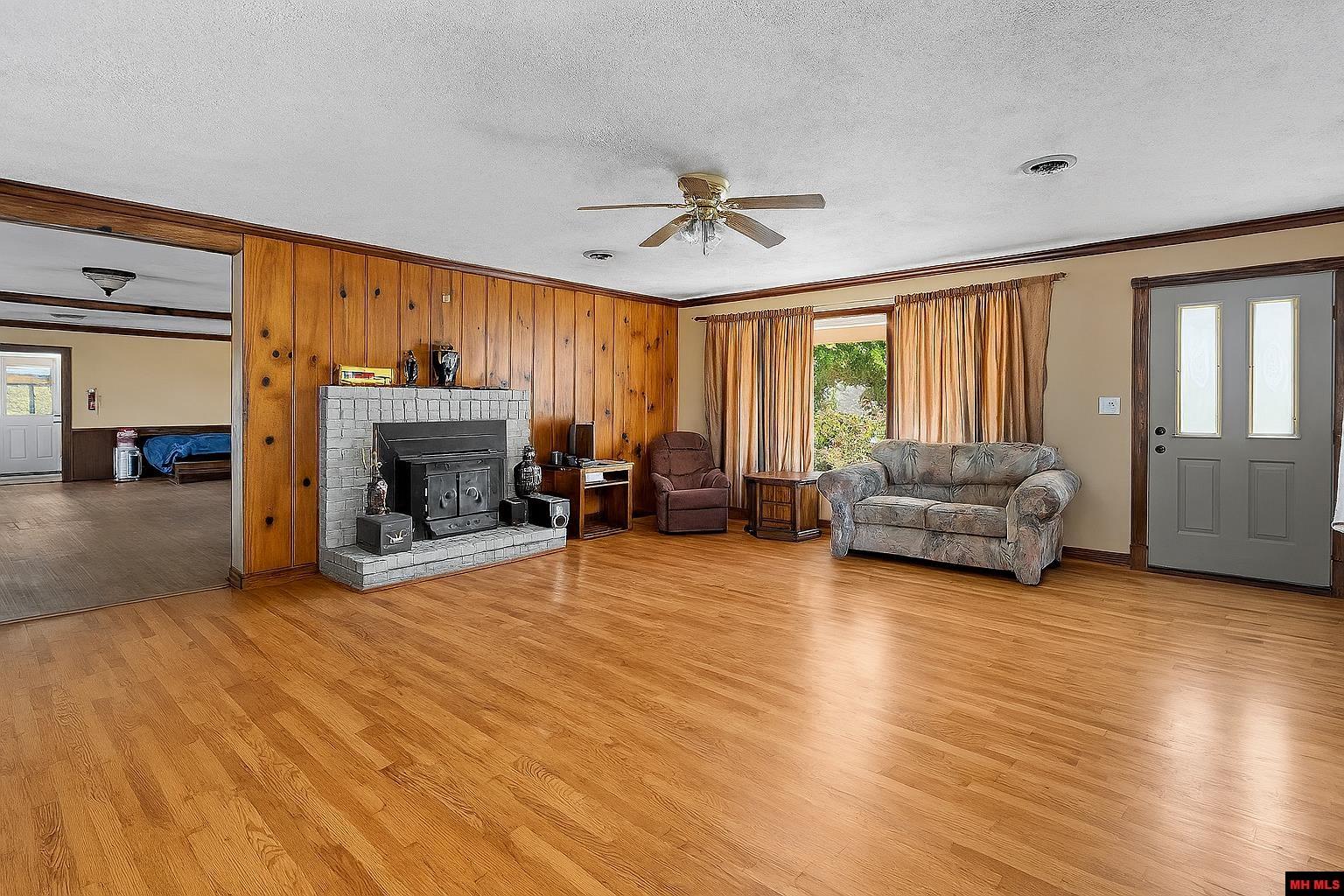 2573 WEST ROAD Mountain Home, AR