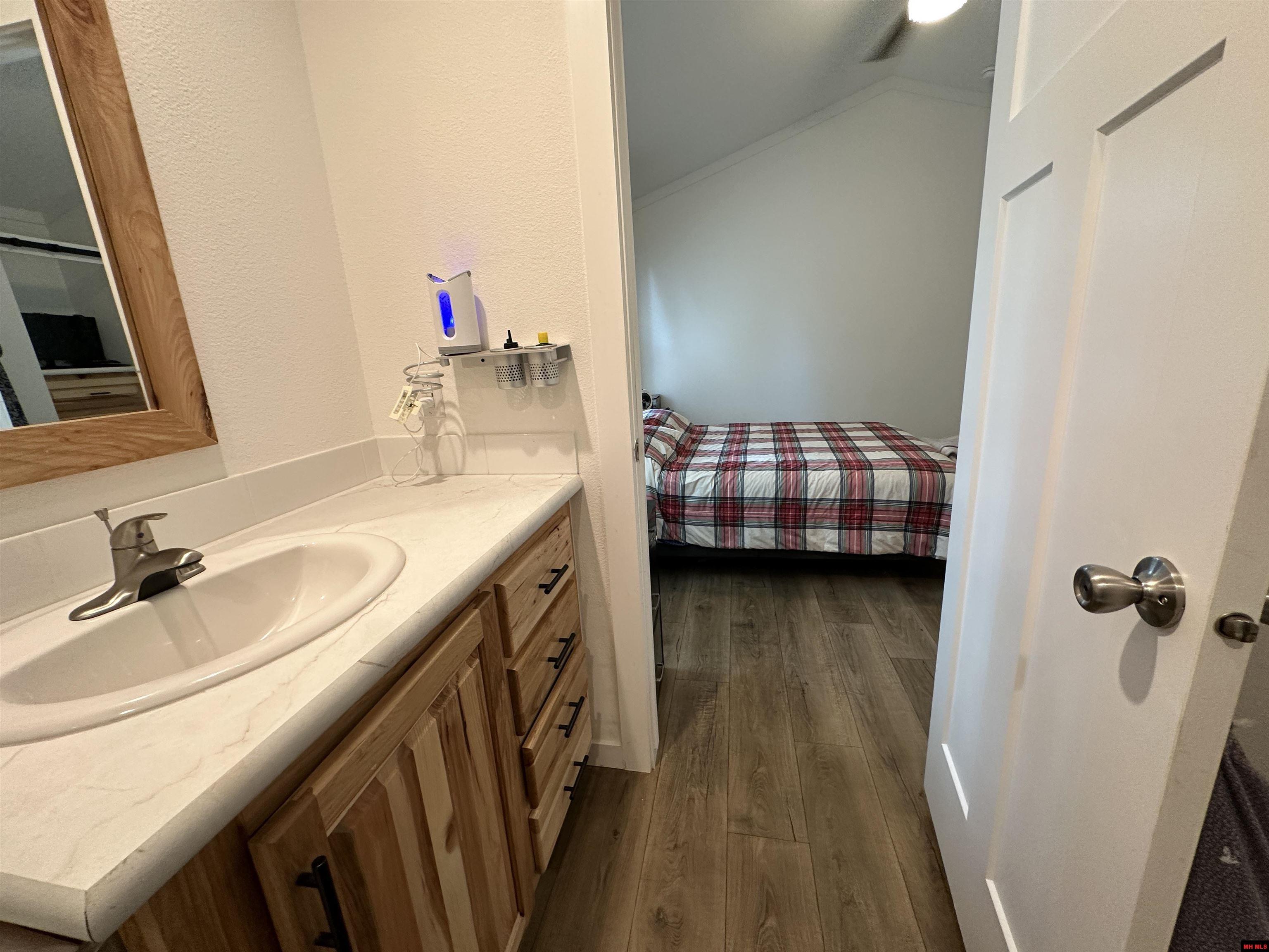 300 MC 6070 Flippin, AR 72634