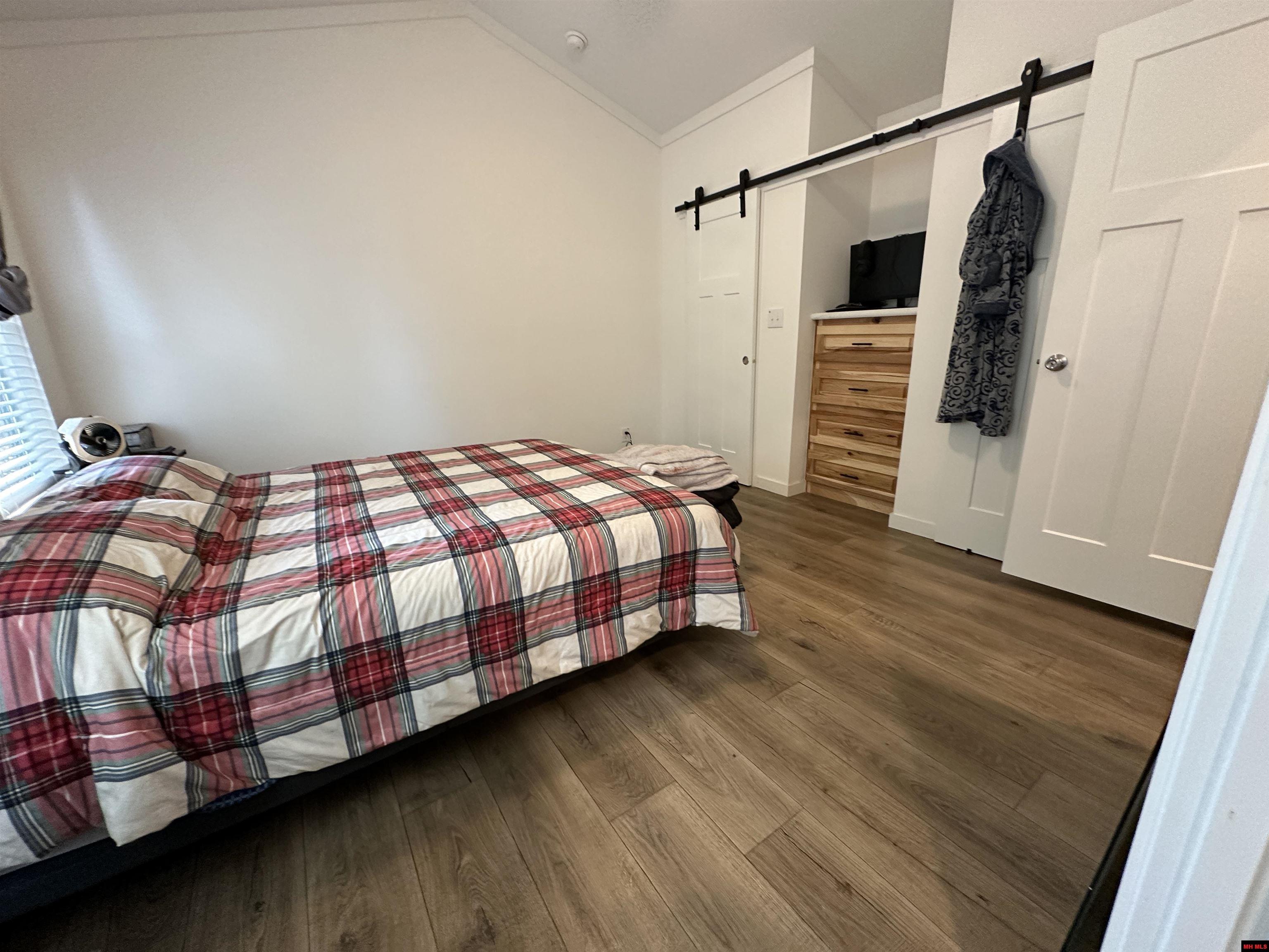 300 MC 6070 Flippin, AR 72634