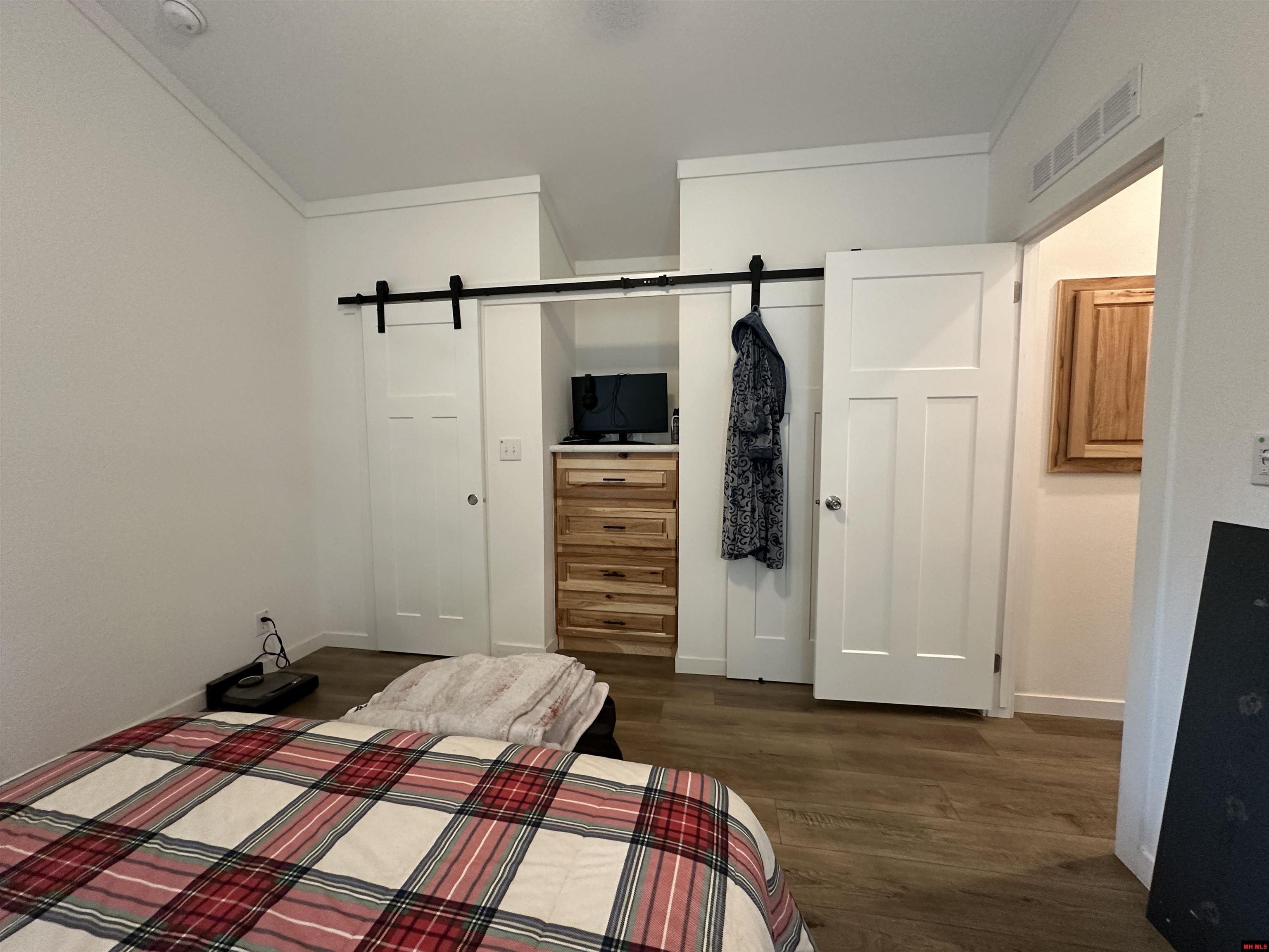 300 MC 6070 Flippin, AR 72634