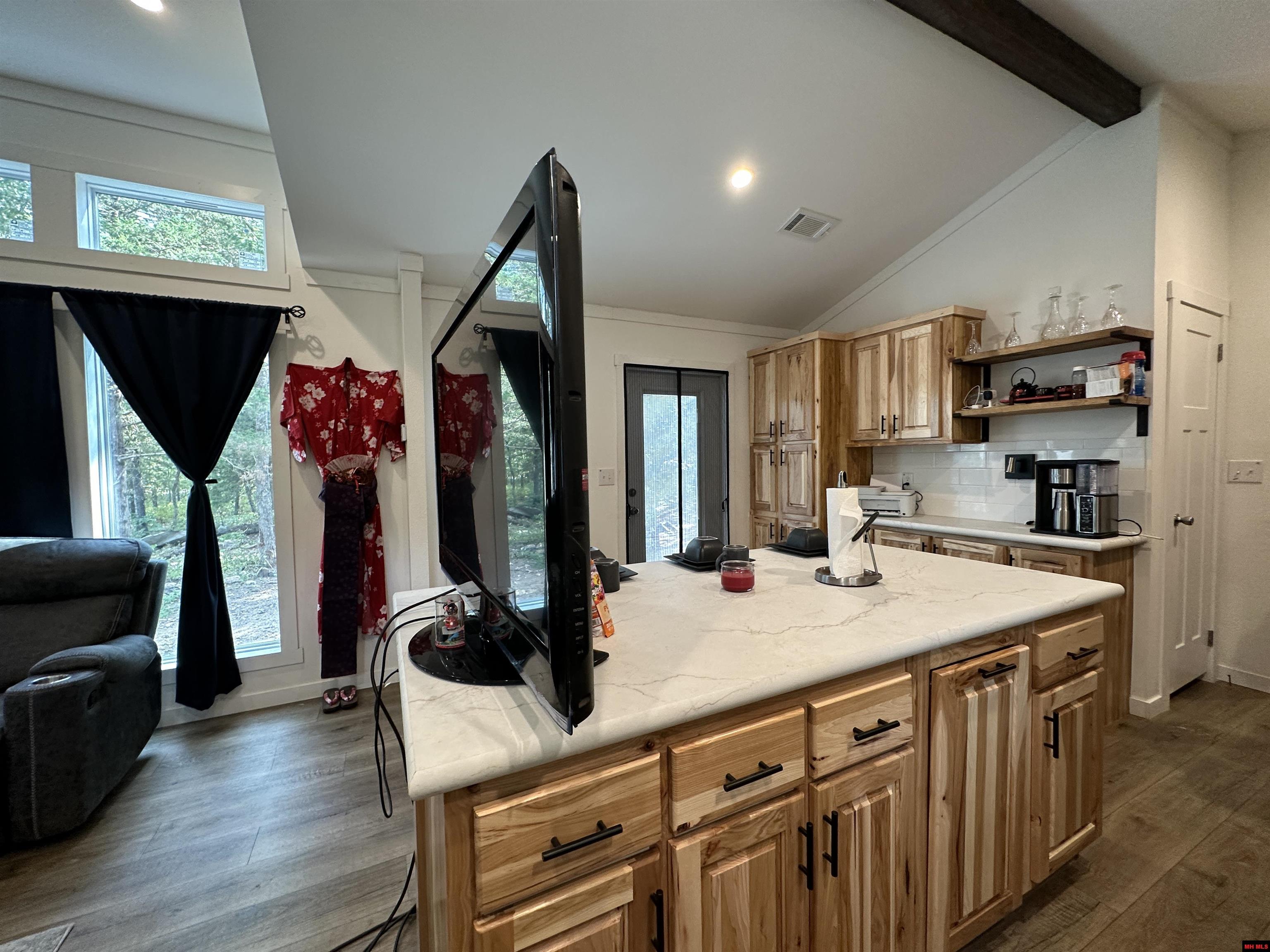 300 MC 6070 Flippin, AR 72634