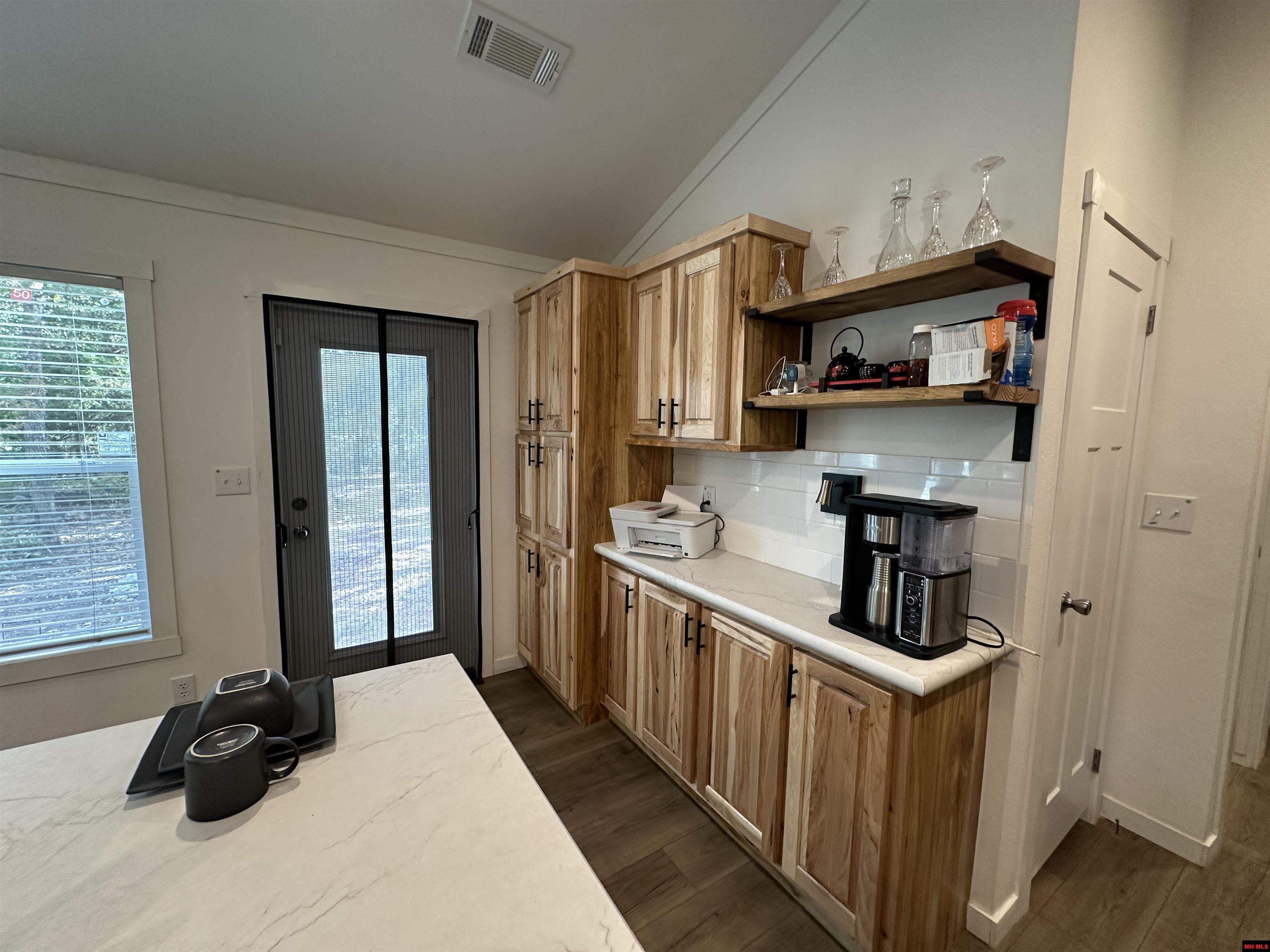 300 MC 6070 Flippin, AR 72634