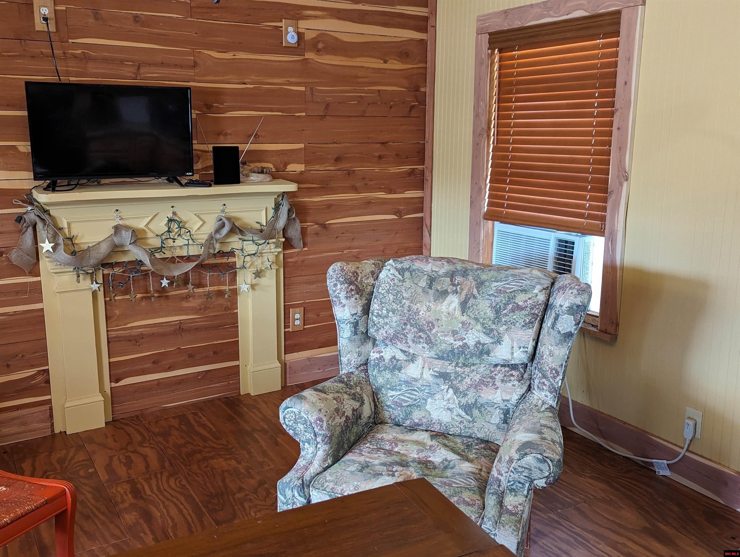 304 TATER KNOB LANE Yellville, AR