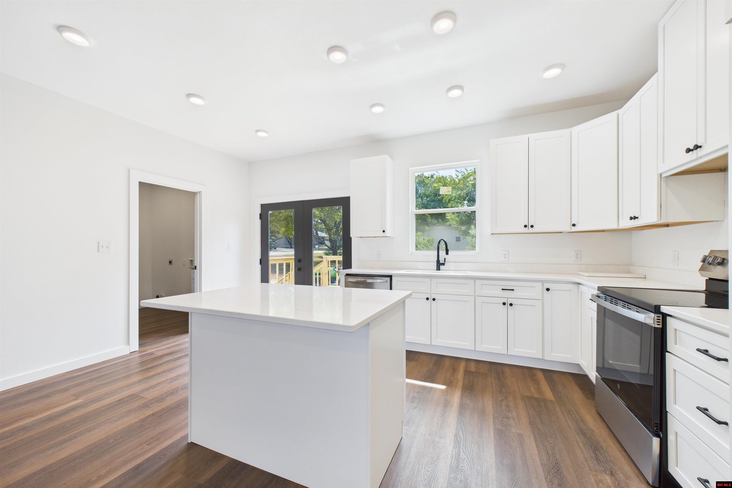 1508 HALLMARK CIRCLE Mountain Home, AR 72653