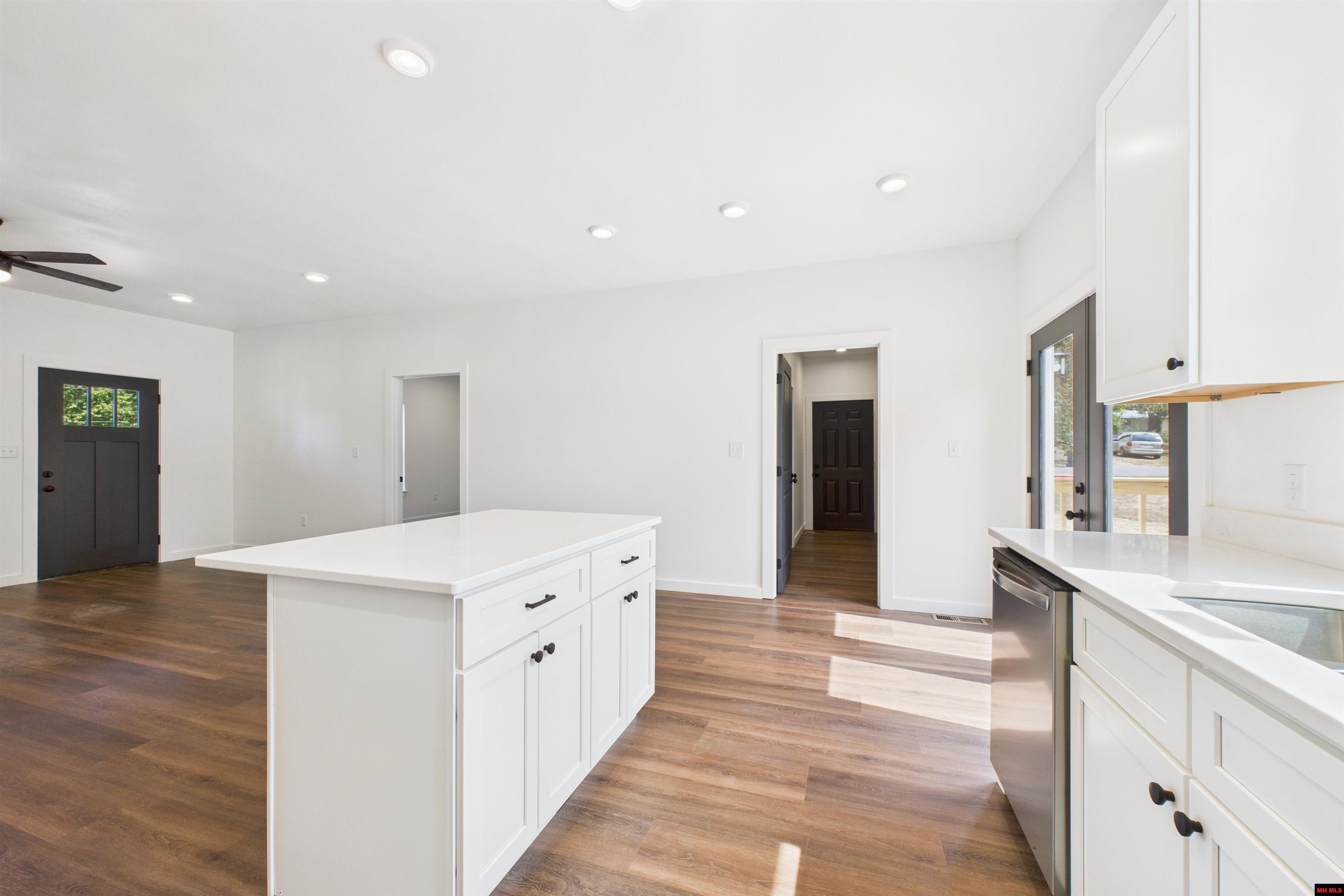 1508 HALLMARK CIRCLE Mountain Home, AR 72653