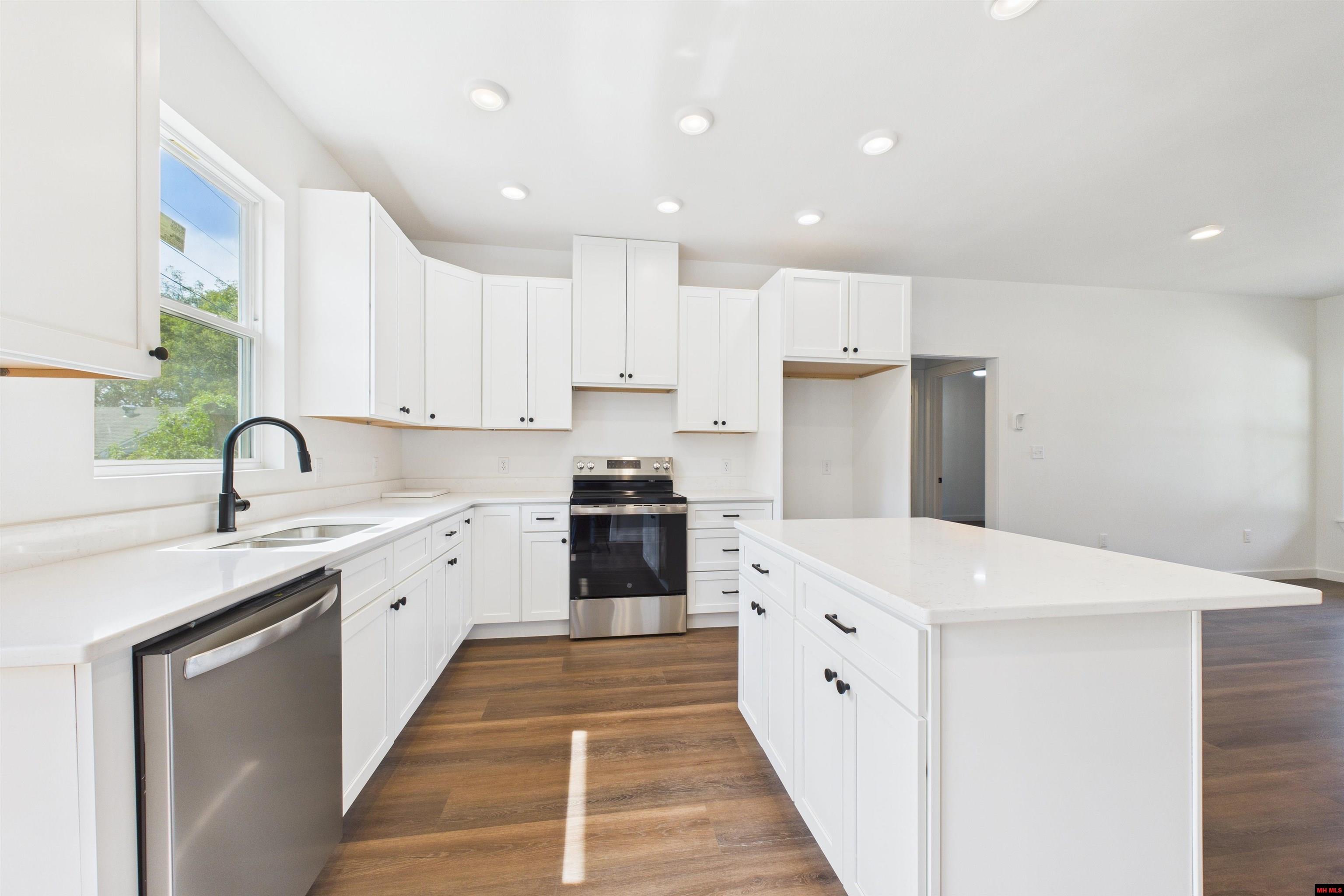 1508 HALLMARK CIRCLE Mountain Home, AR 72653