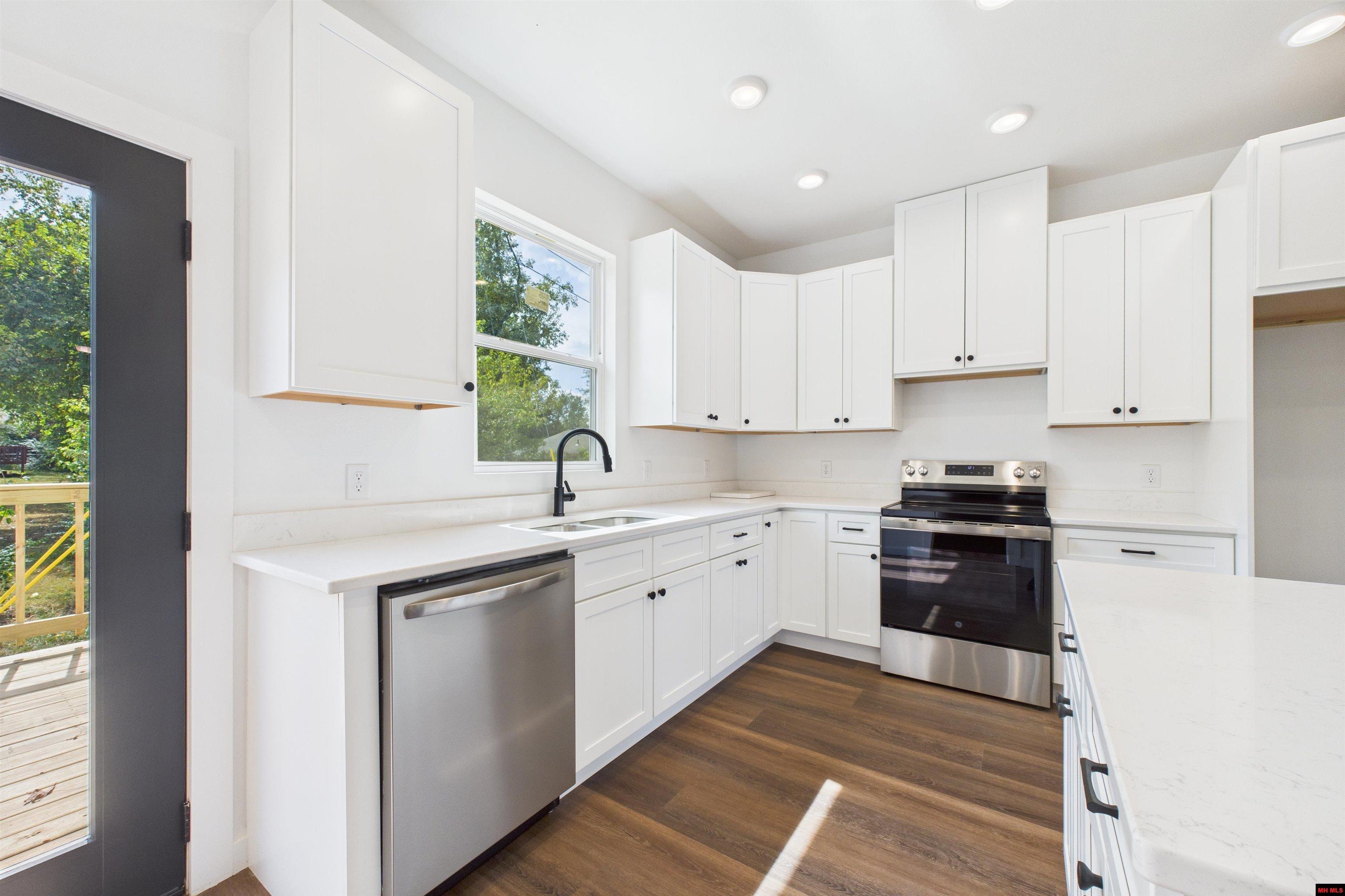 1508 HALLMARK CIRCLE Mountain Home, AR 72653