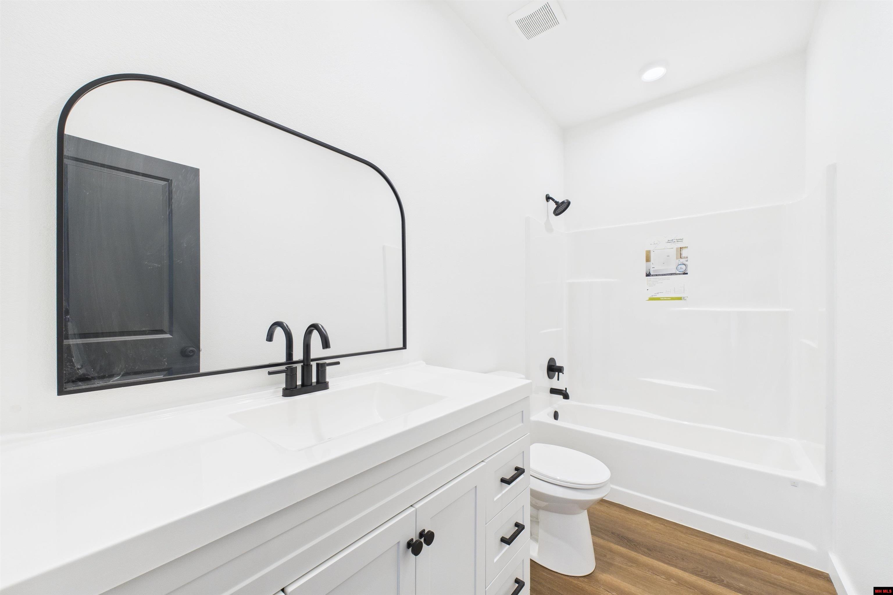 1508 HALLMARK CIRCLE Mountain Home, AR 72653