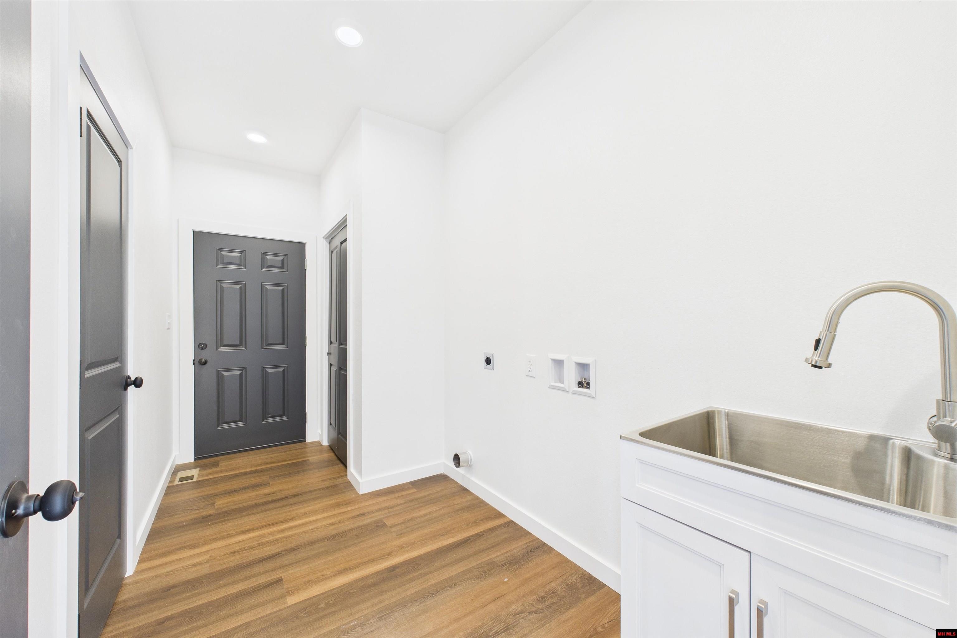 1508 HALLMARK CIRCLE Mountain Home, AR 72653