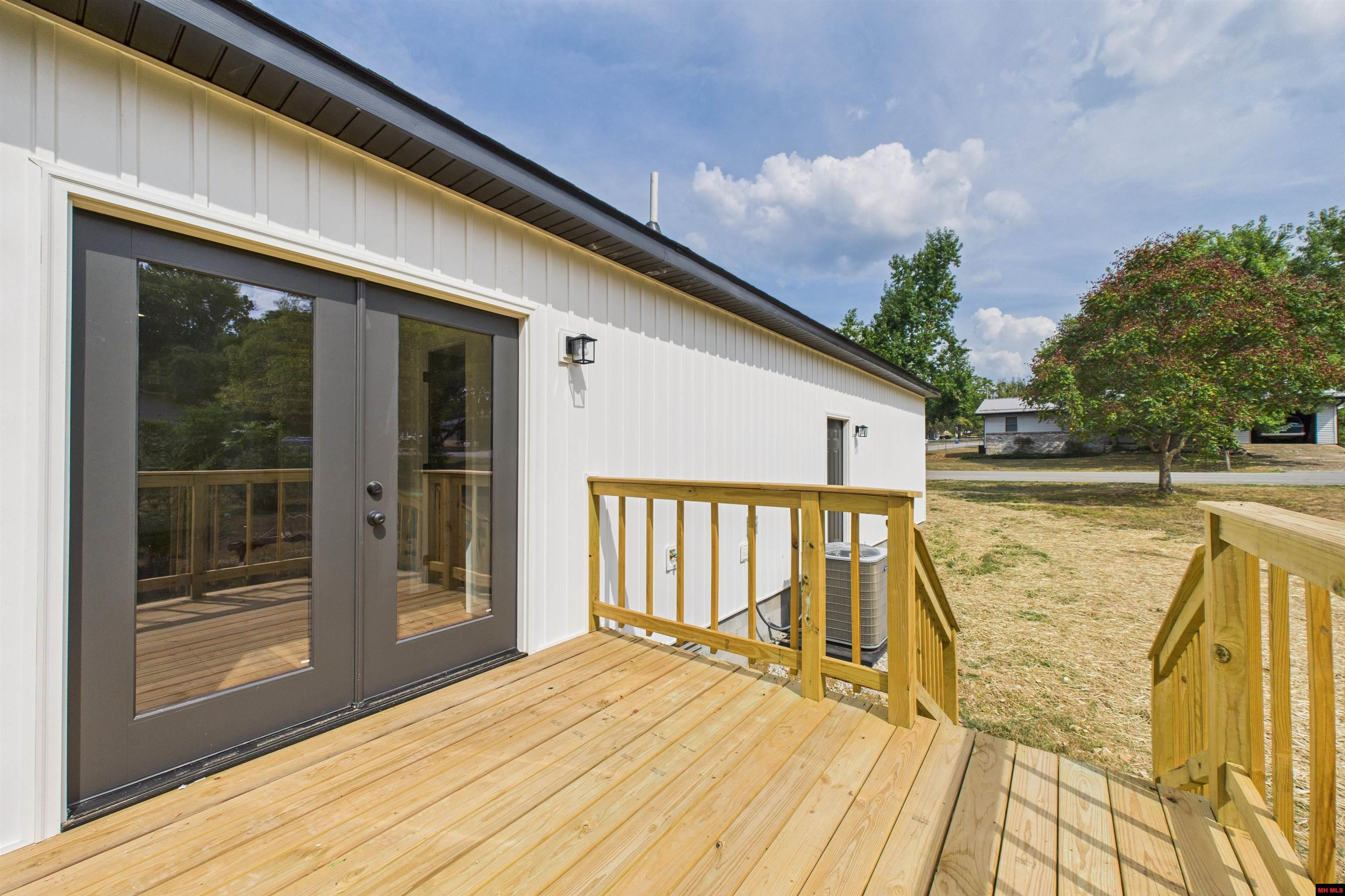 1508 HALLMARK CIRCLE Mountain Home, AR 72653