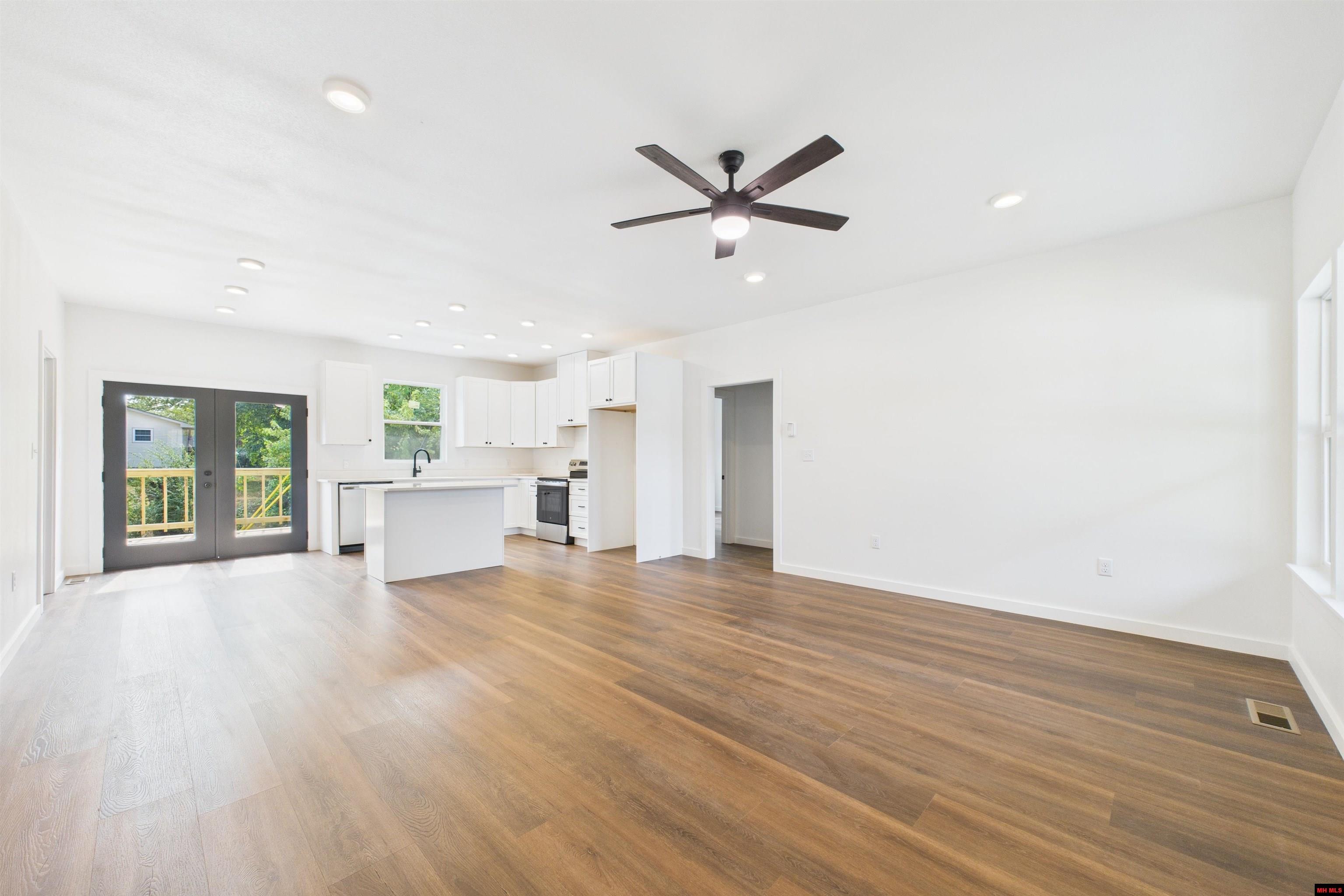 1508 HALLMARK CIRCLE Mountain Home, AR 72653