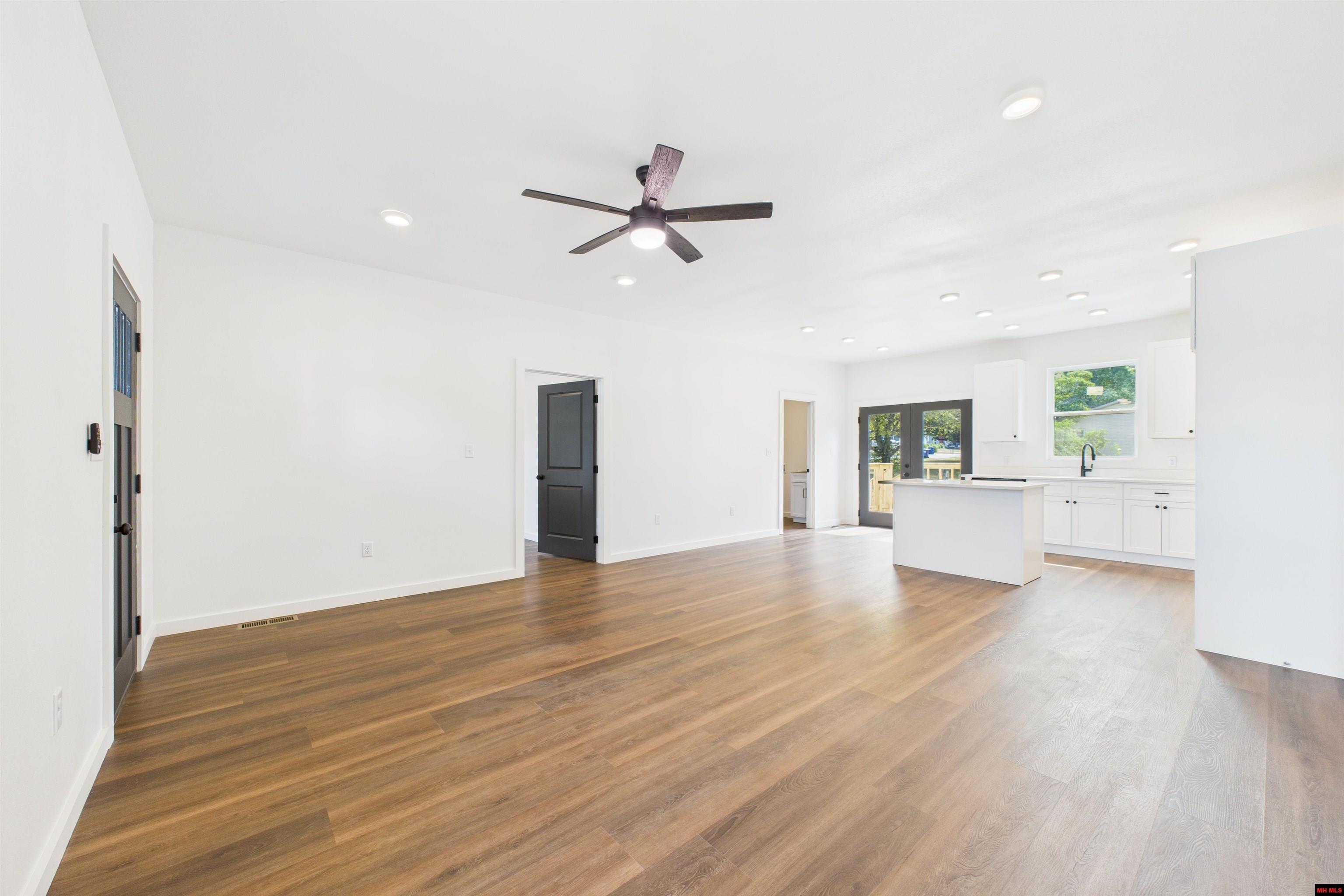 1508 HALLMARK CIRCLE Mountain Home, AR 72653