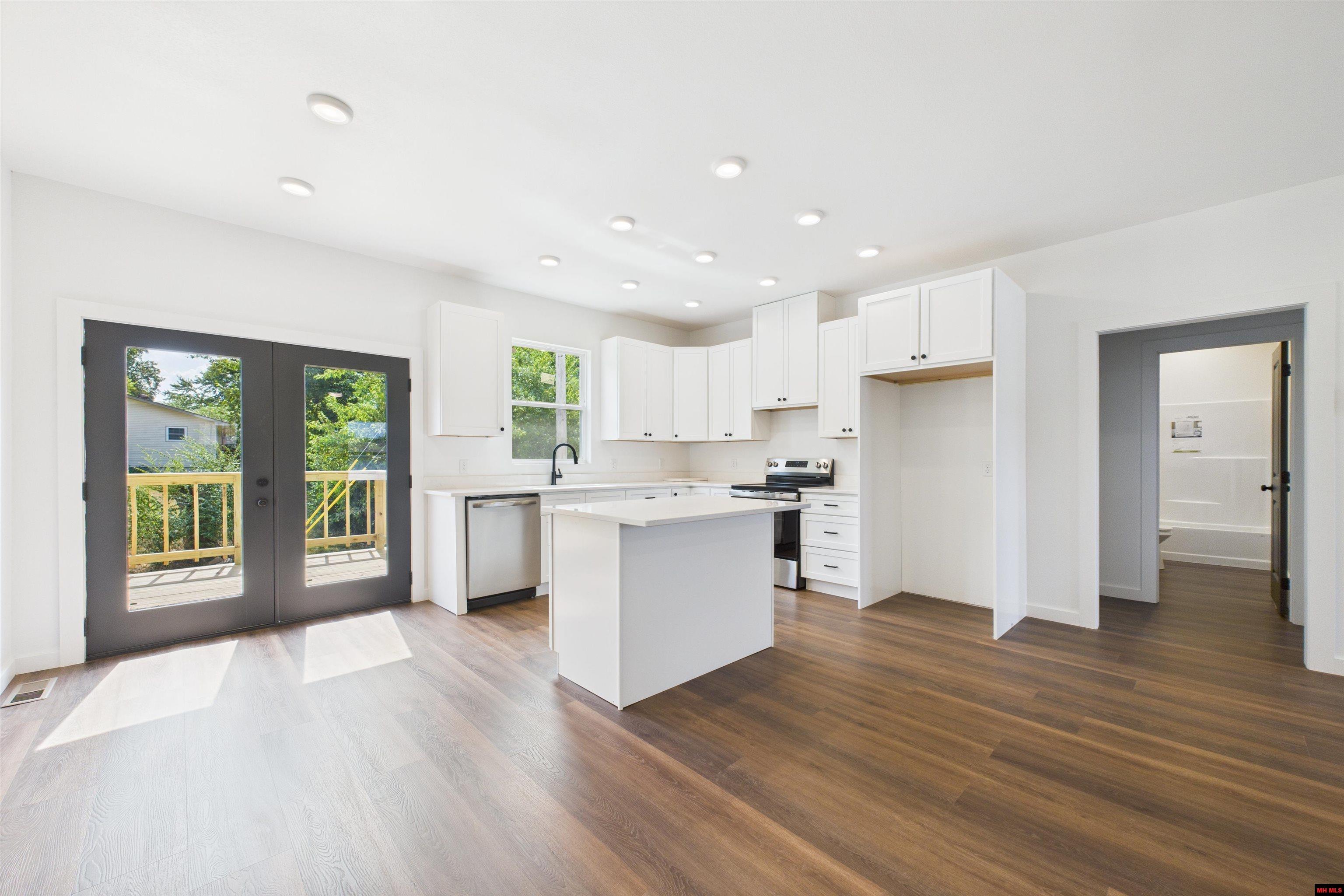 1508 HALLMARK CIRCLE Mountain Home, AR 72653