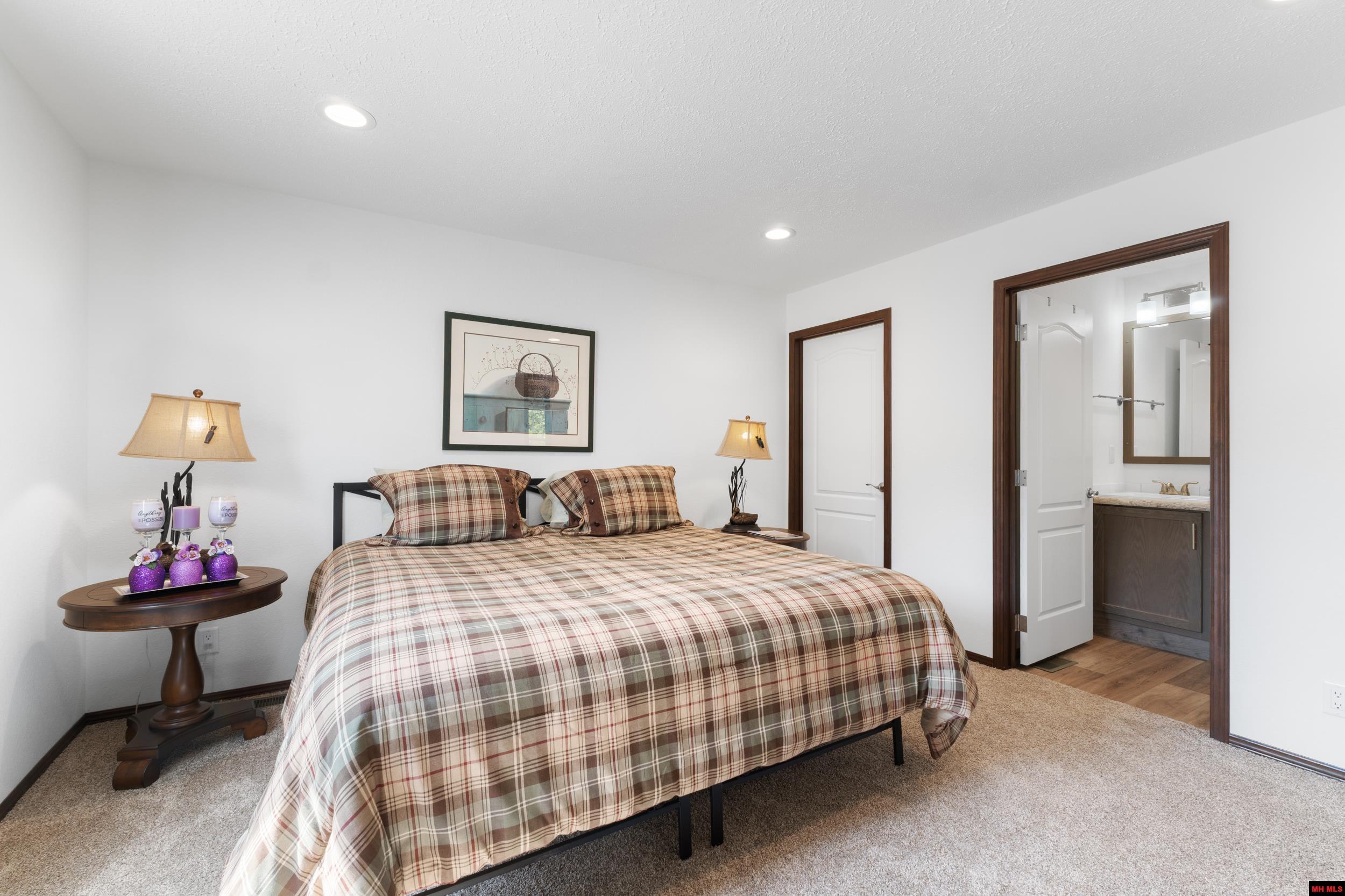 6488 N Hwy 201 North