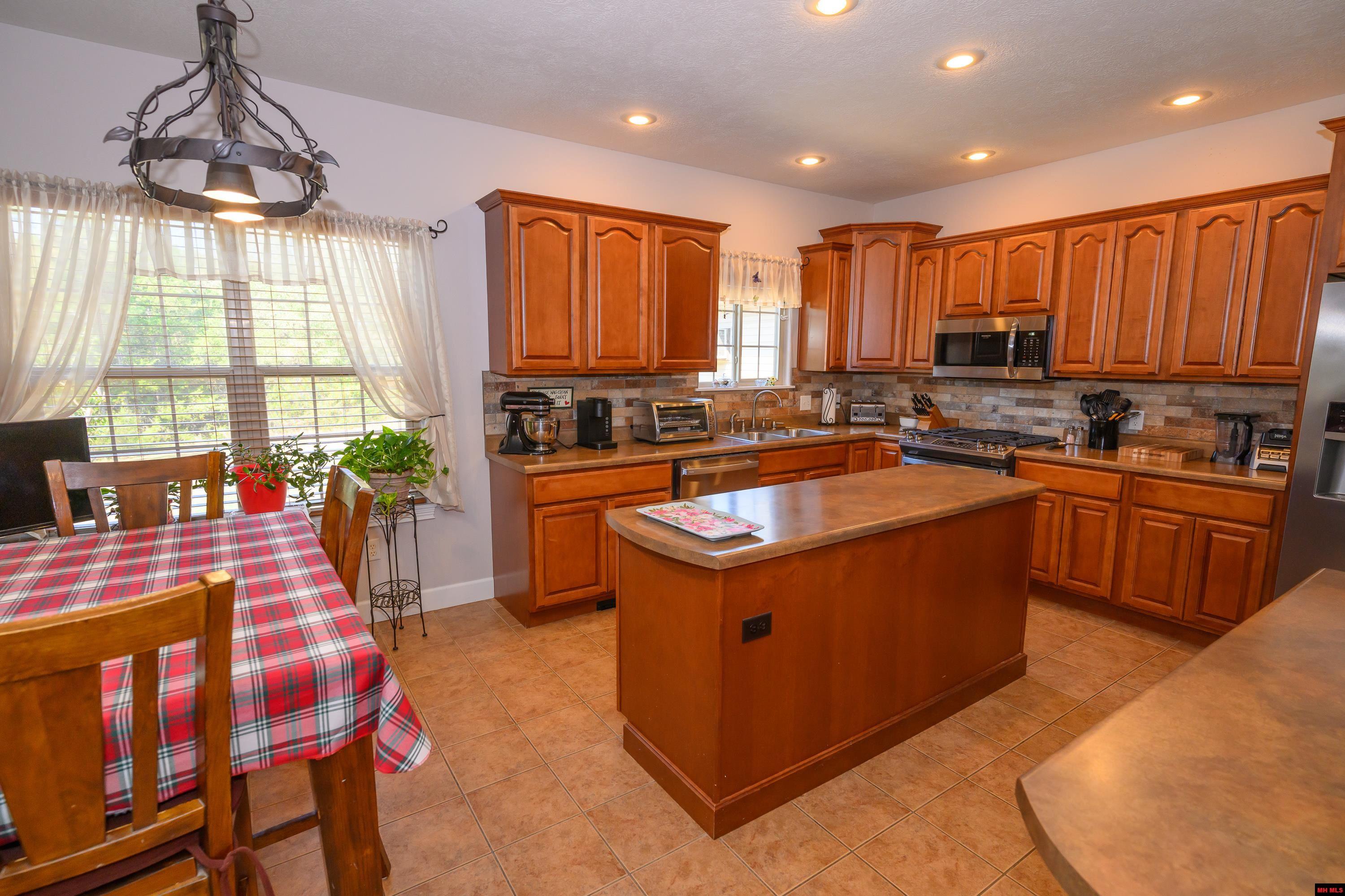 103 MOUNTAIN VALLEY DRIVE Mountain Home, AR