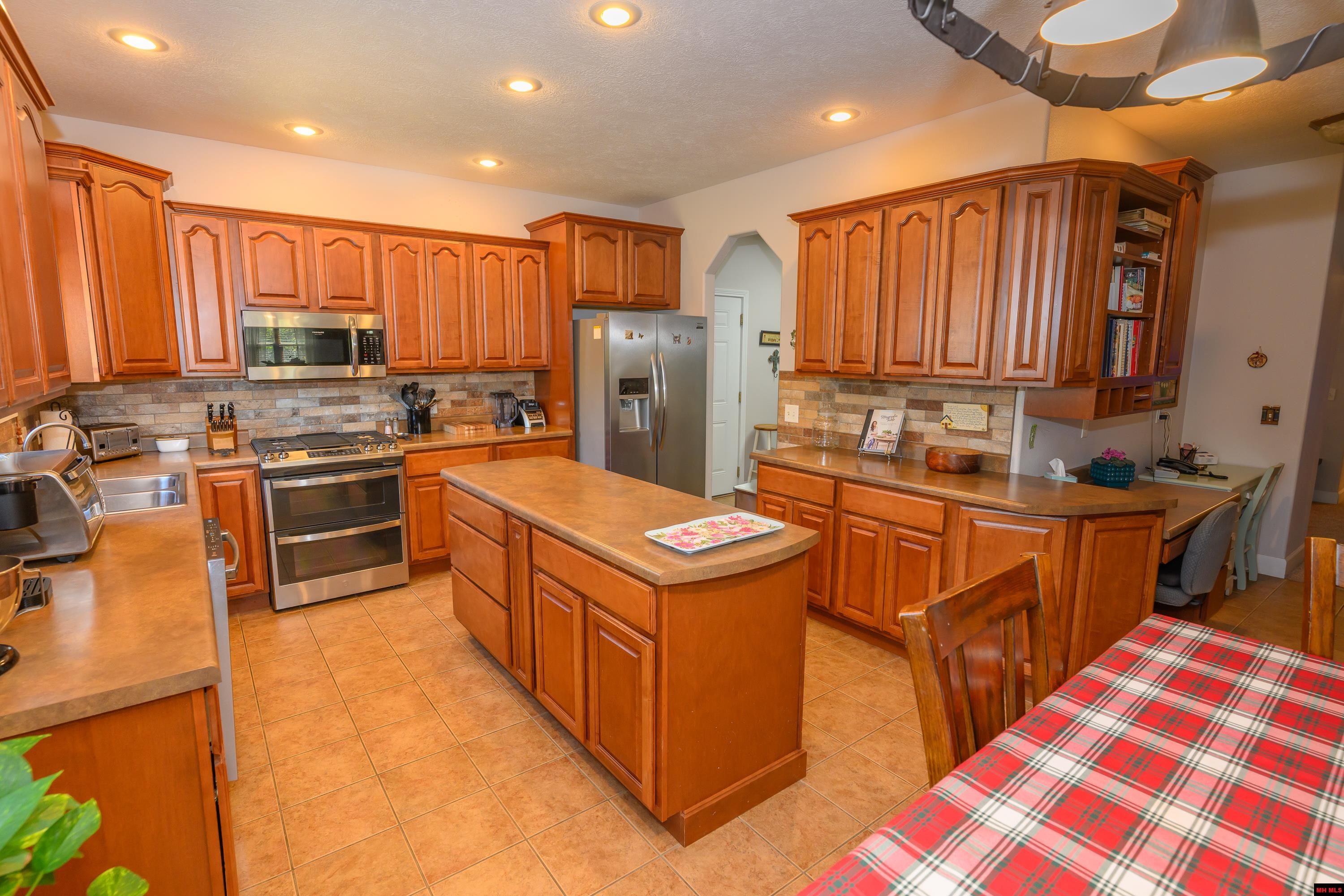 103 MOUNTAIN VALLEY DRIVE Mountain Home, AR