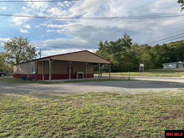 426 E HWY 62 Yellville, AR